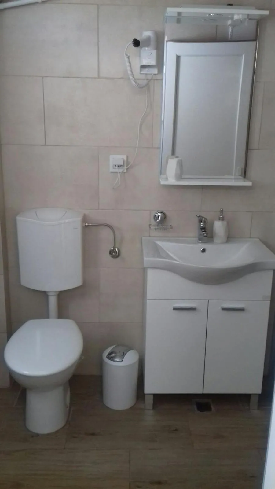 Modern&Cozy Bosnian house with GARDEN+FREE parking