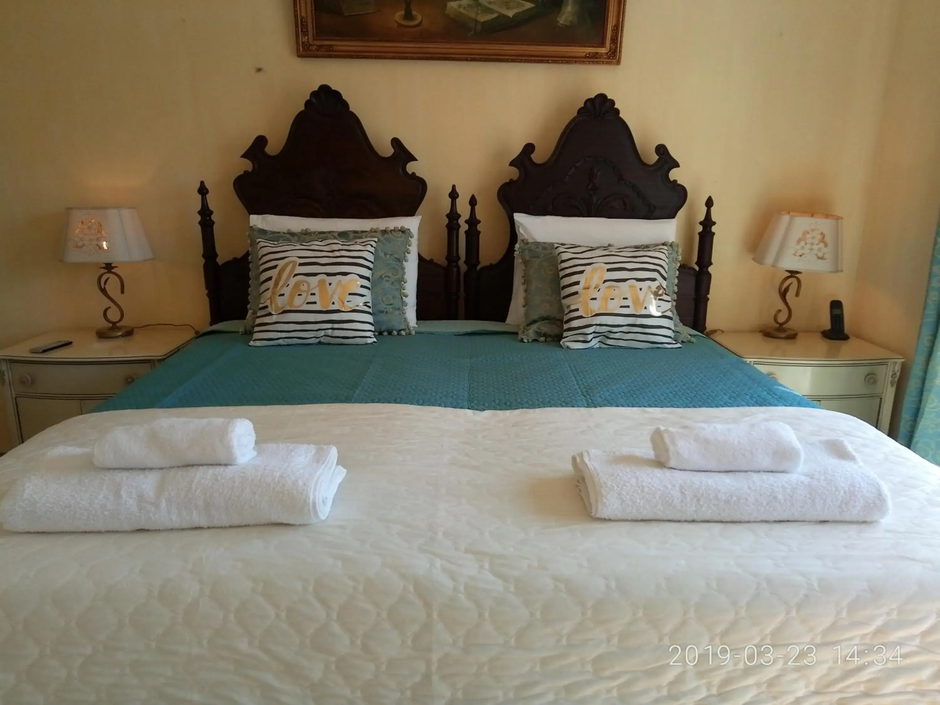 Deluxe Double Room with Bath in Casa de Santo Amaro Deluxe Double Room with Bath in Casa de Santo Amaro