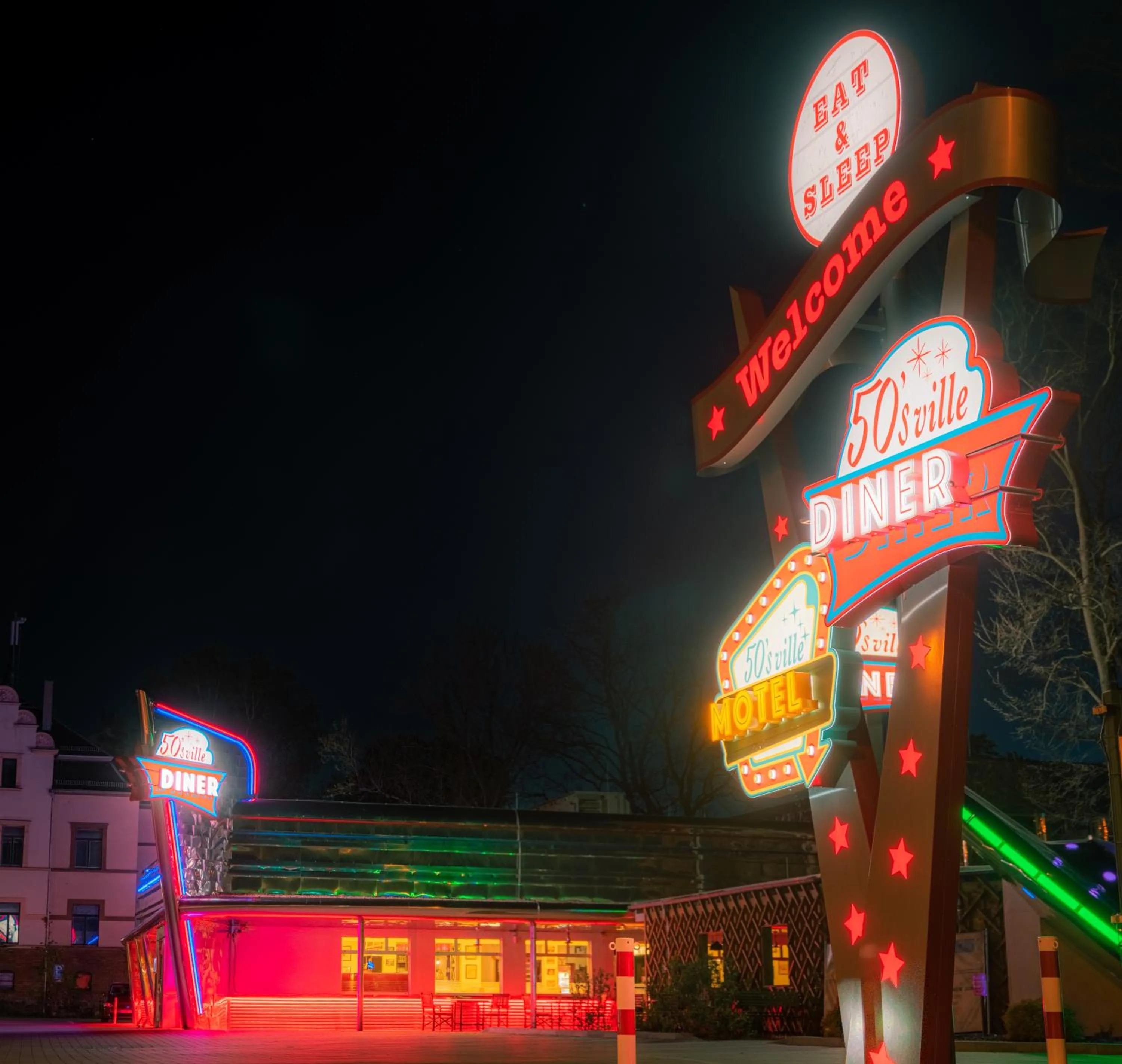 Restaurant/places to eat in Themenhotel 50's Ville Motel