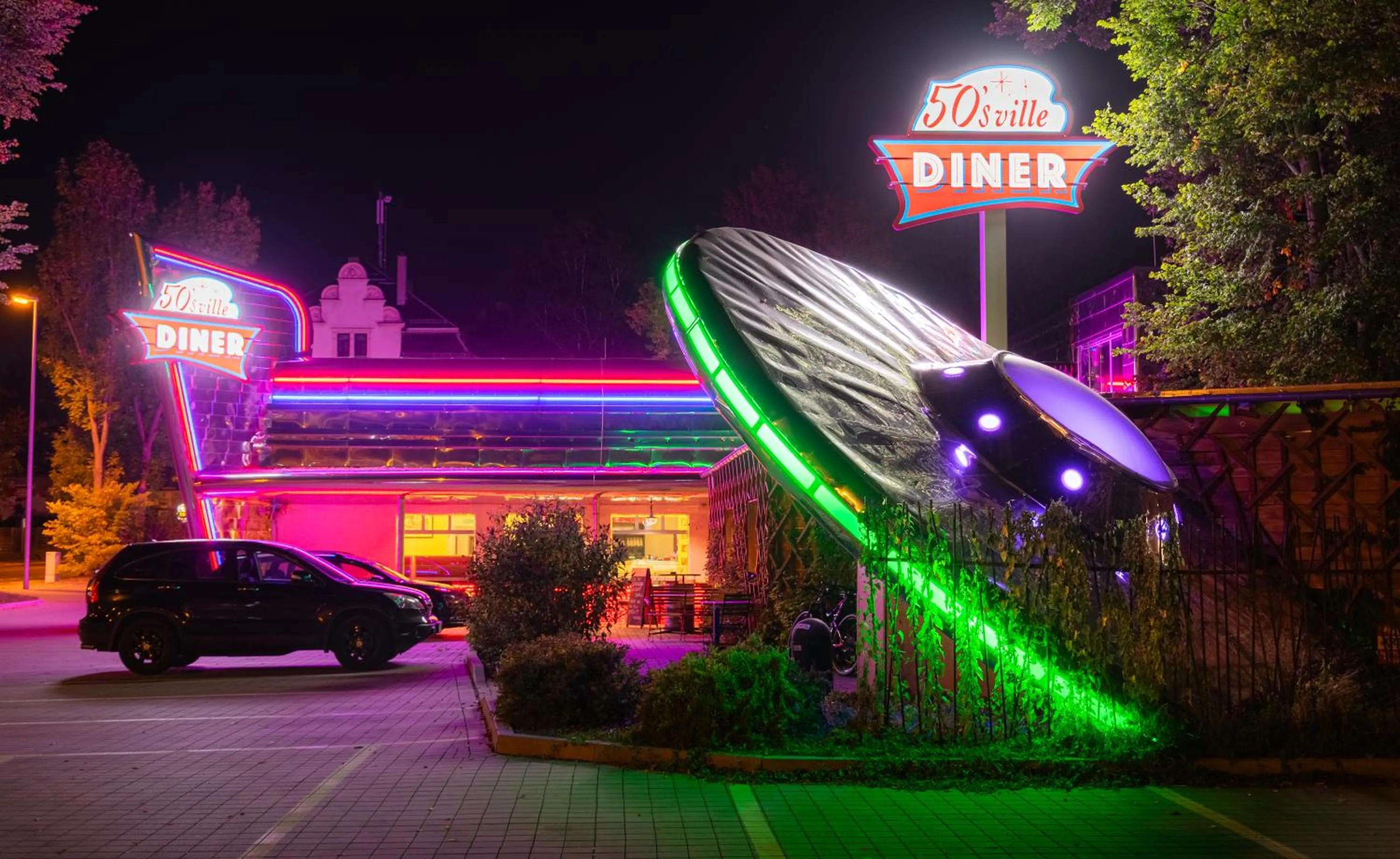 Restaurant/places to eat in Themenhotel 50's Ville Motel