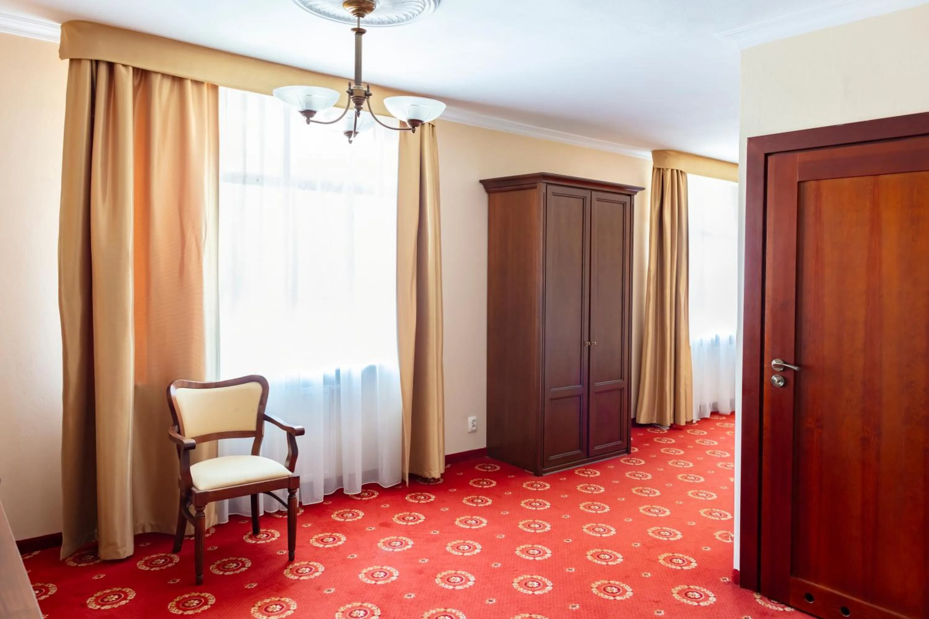 wardrobe in Hotel Arkadia Royal