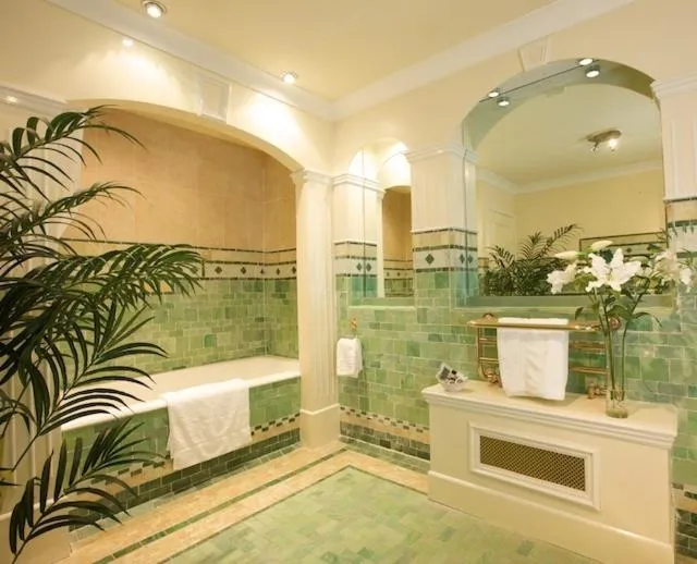 Bathroom in Livermead Cliff Hotel