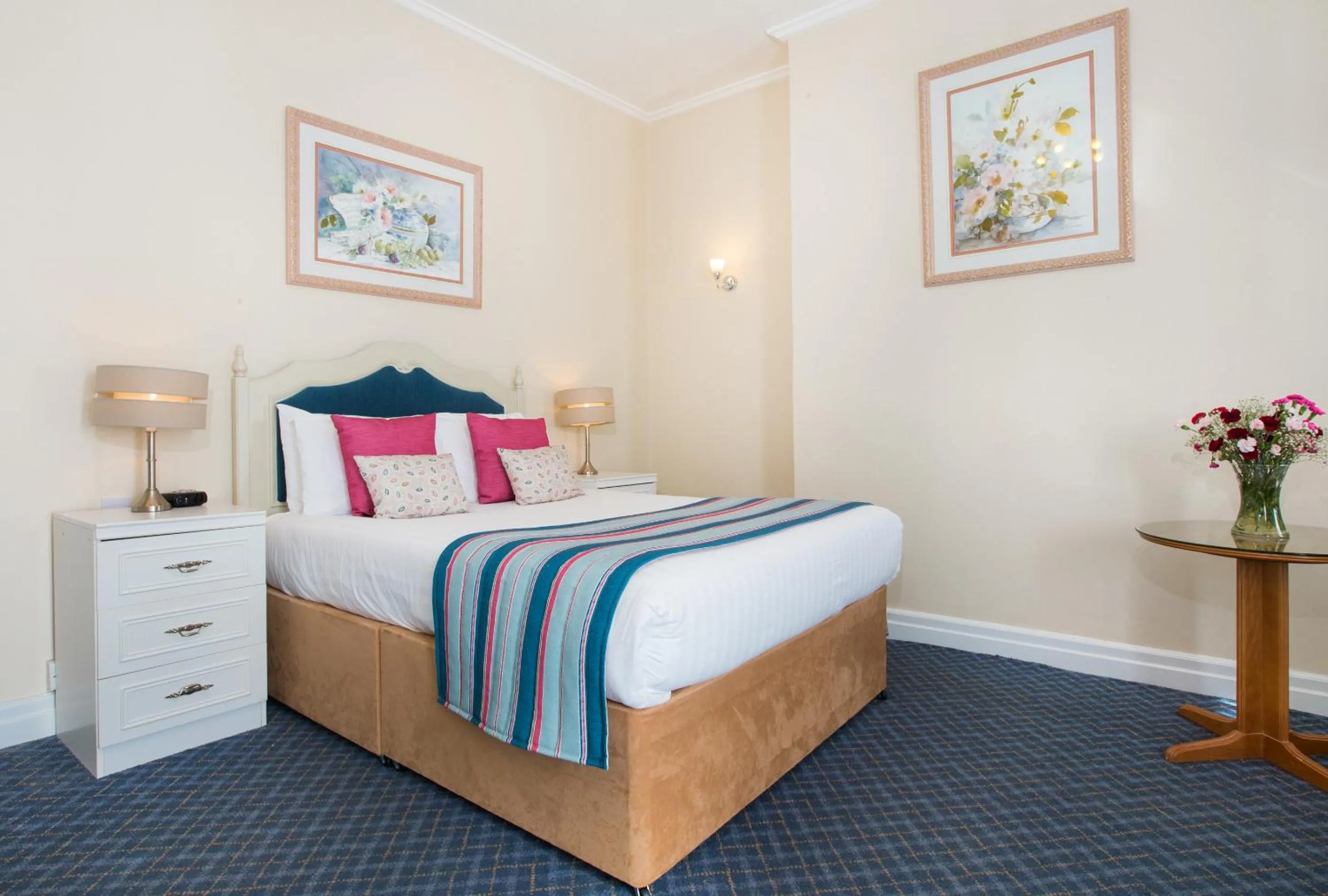 Bed in Livermead Cliff Hotel