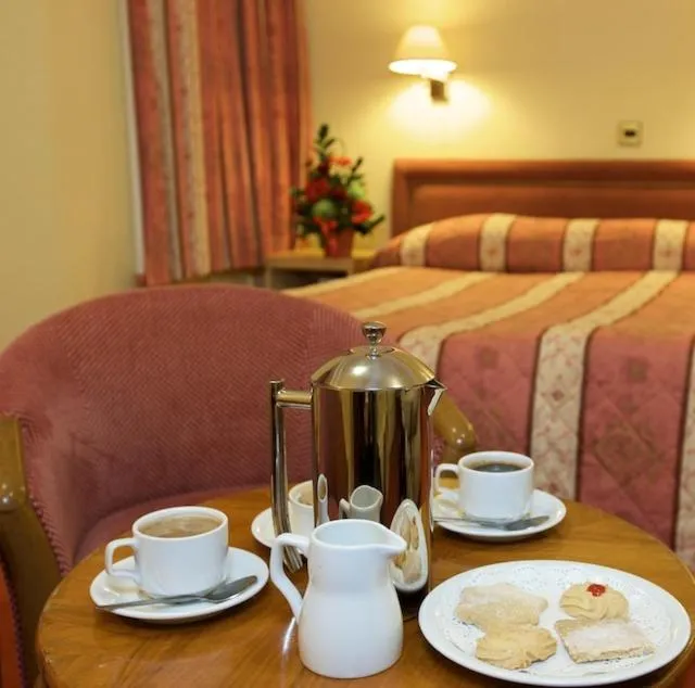 Bedroom, Bed in Livermead Cliff Hotel