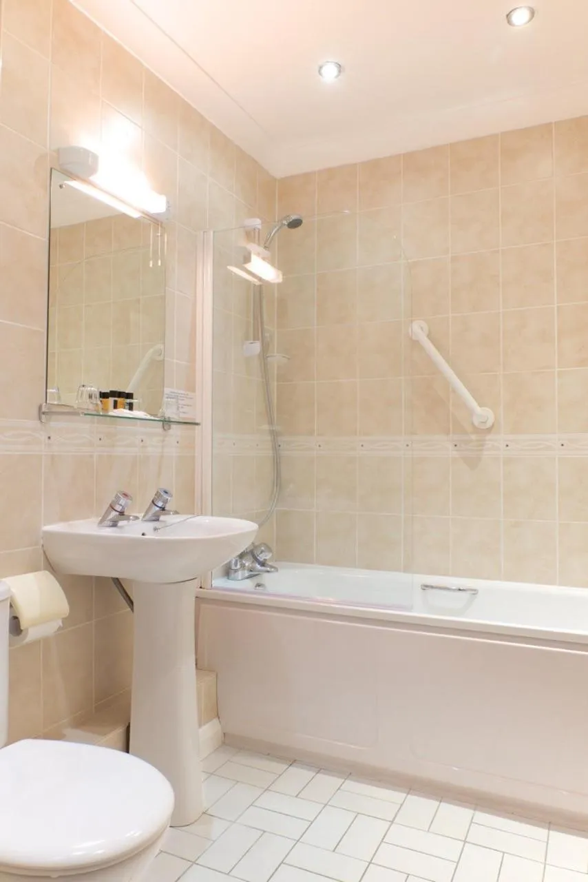 Bathroom in Livermead Cliff Hotel