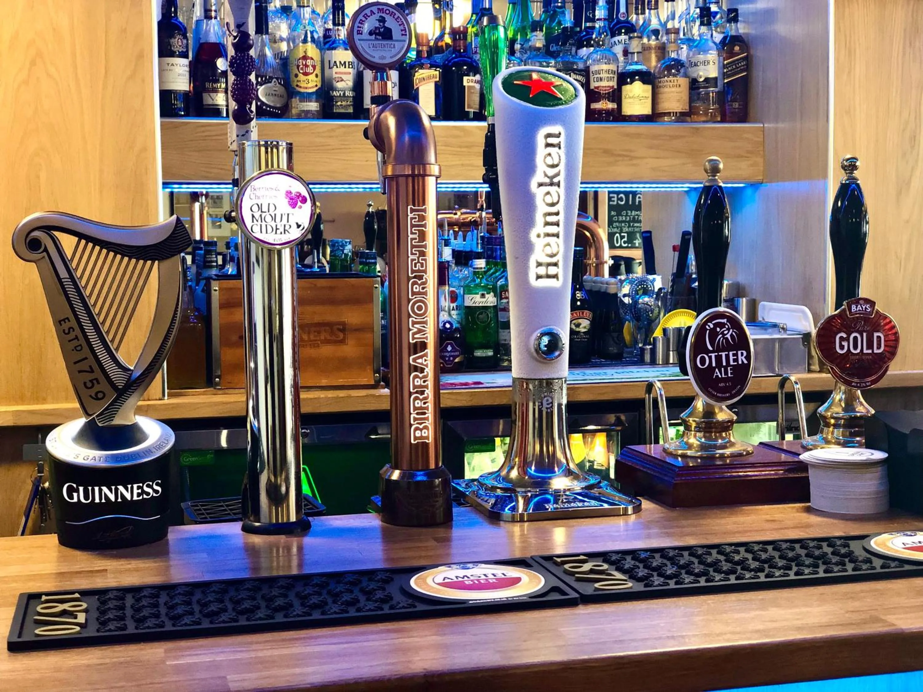 Lounge or bar in Livermead Cliff Hotel