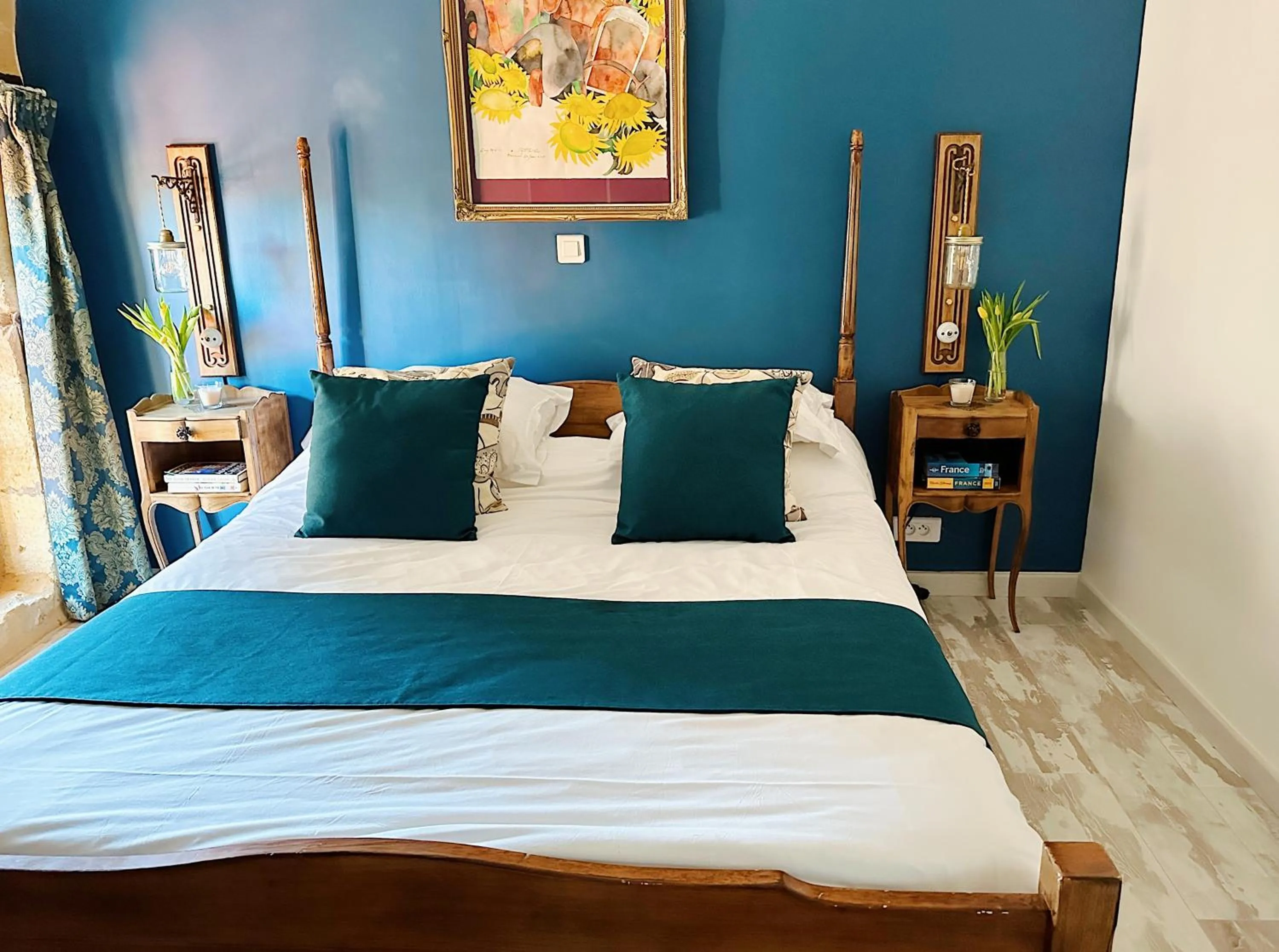 Bed in Le Chevrefeuille chambres d'hotes et gîtes de charme