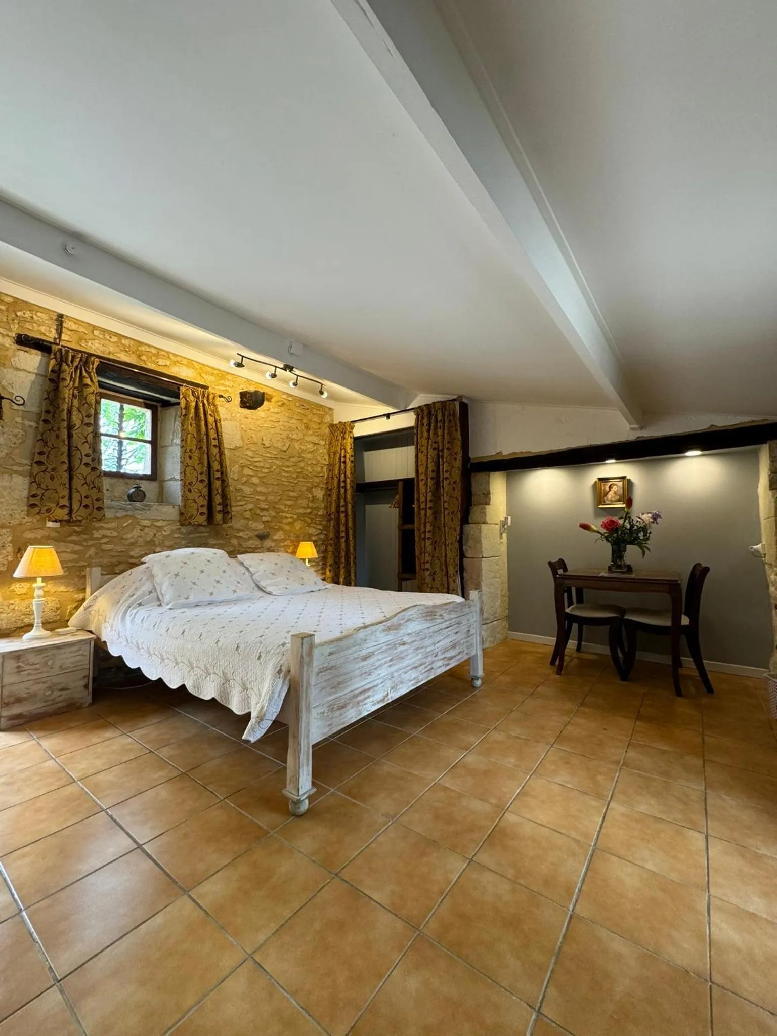 Bed in Le Chevrefeuille chambres d'hotes et gîtes de charme