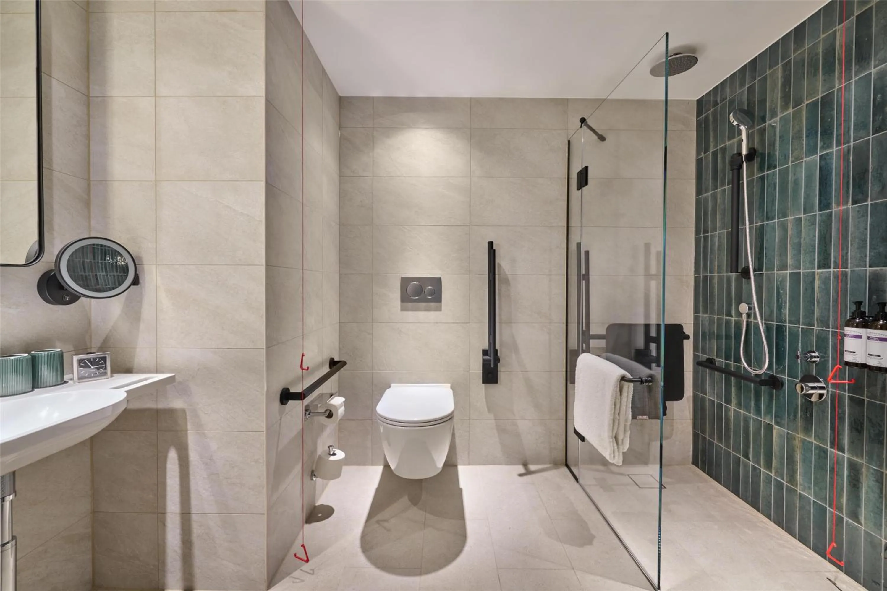 Shower in Hyatt Regency London Blackfriars
