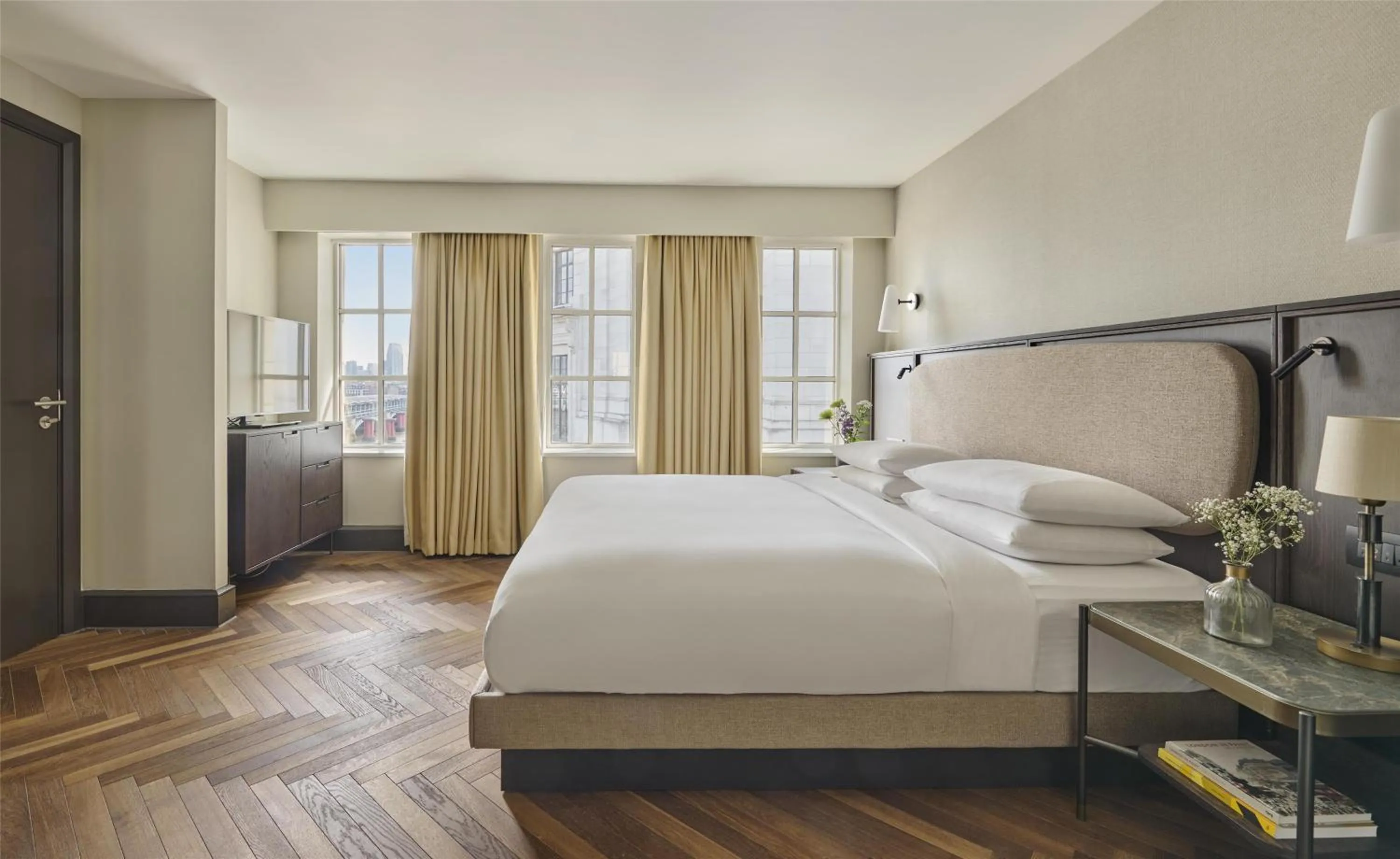 Bed in Hyatt Regency London Blackfriars