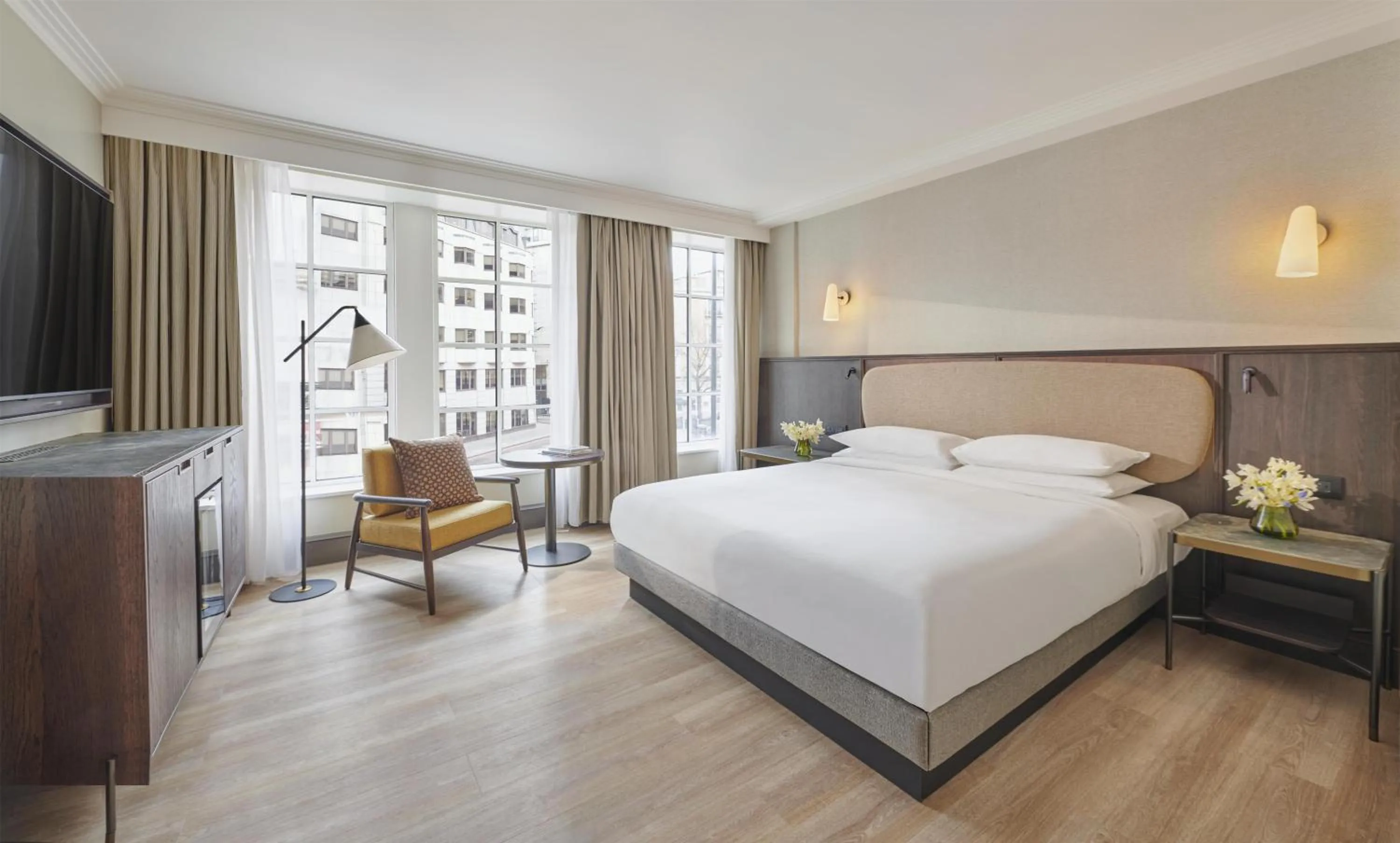 Photo of the whole room, Bed in Hyatt Regency London Blackfriars