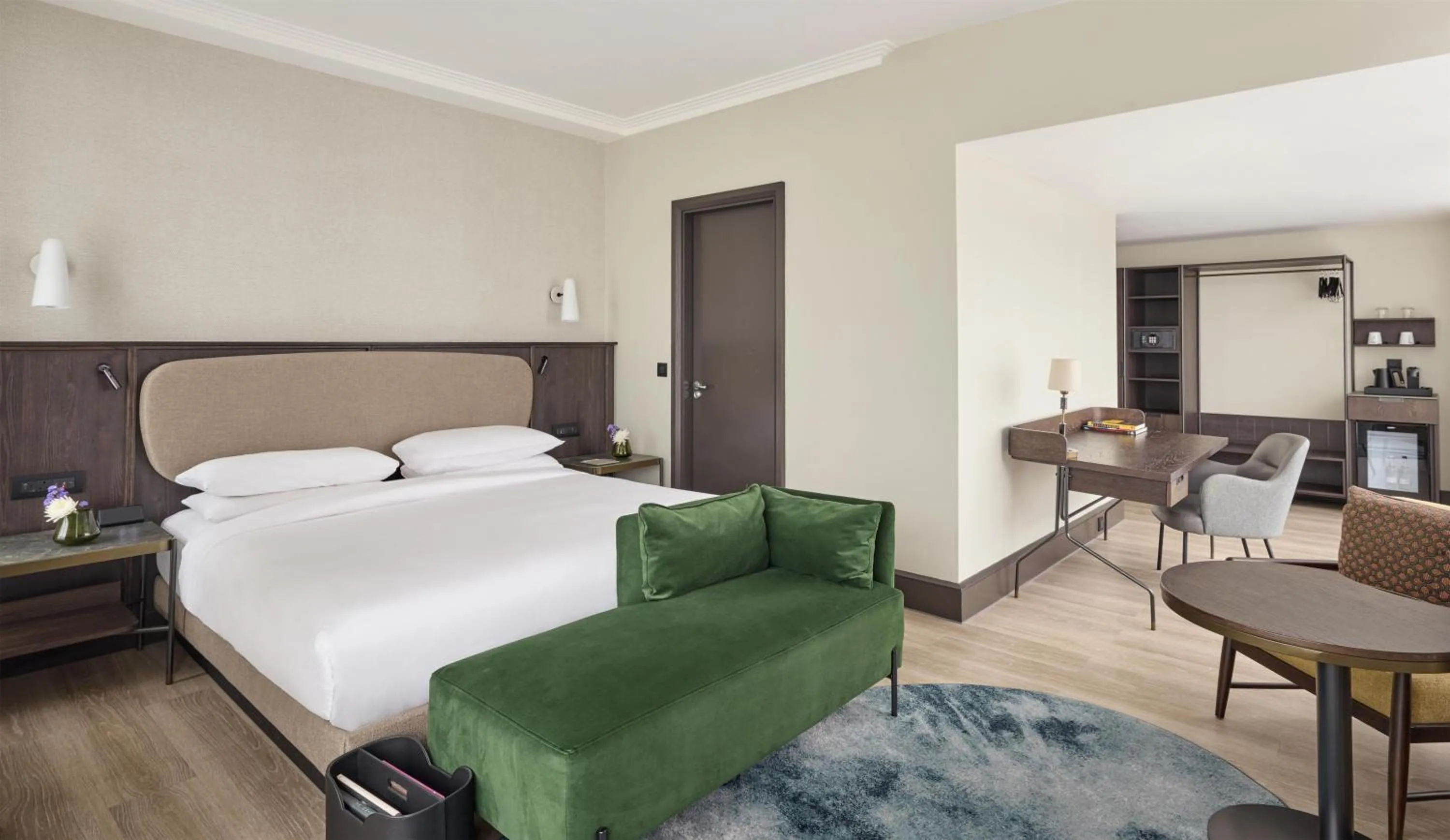 Photo of the whole room, Bed in Hyatt Regency London Blackfriars