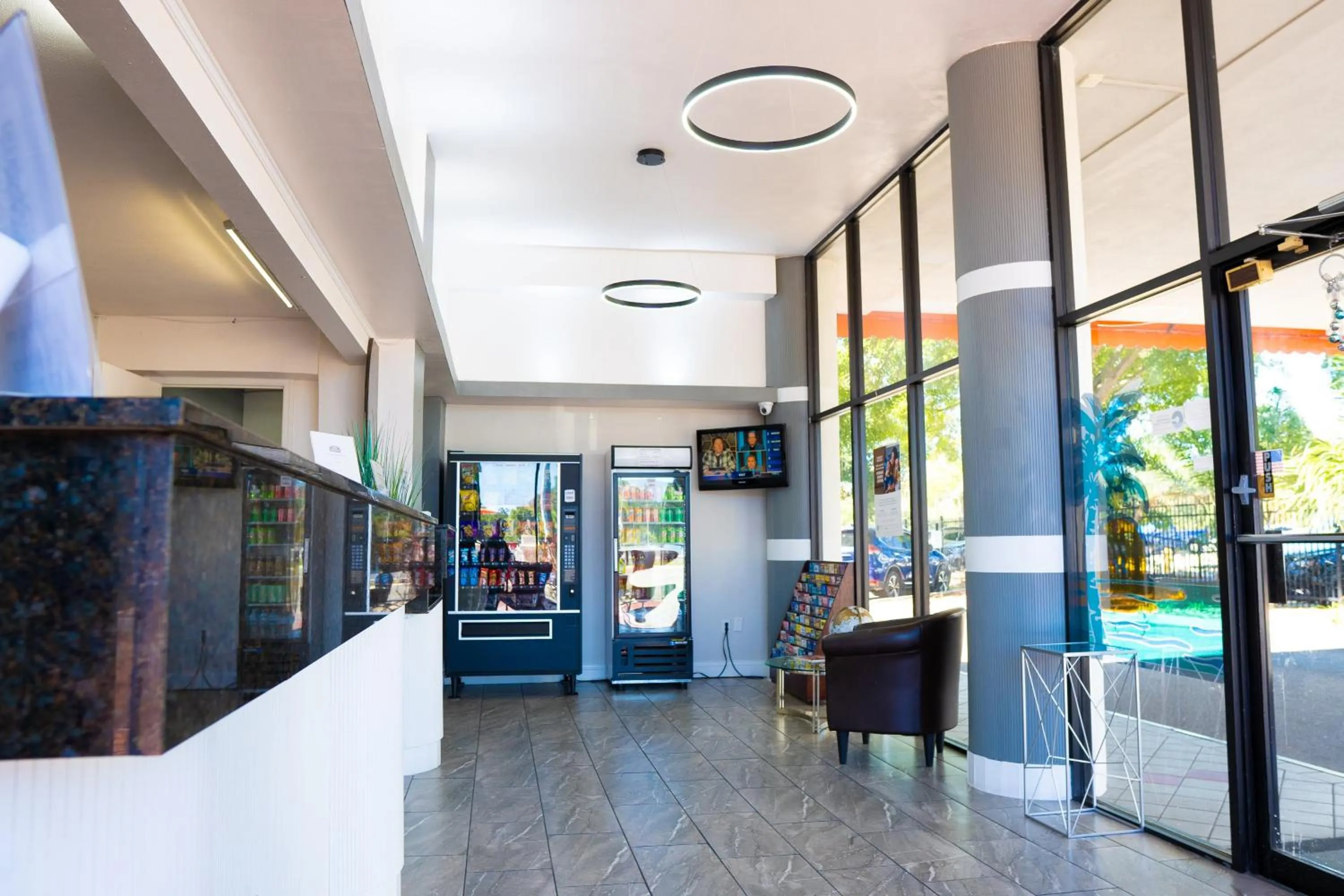 Lobby or reception in Howard Johnson by Wyndham Clearwater - Dunedin