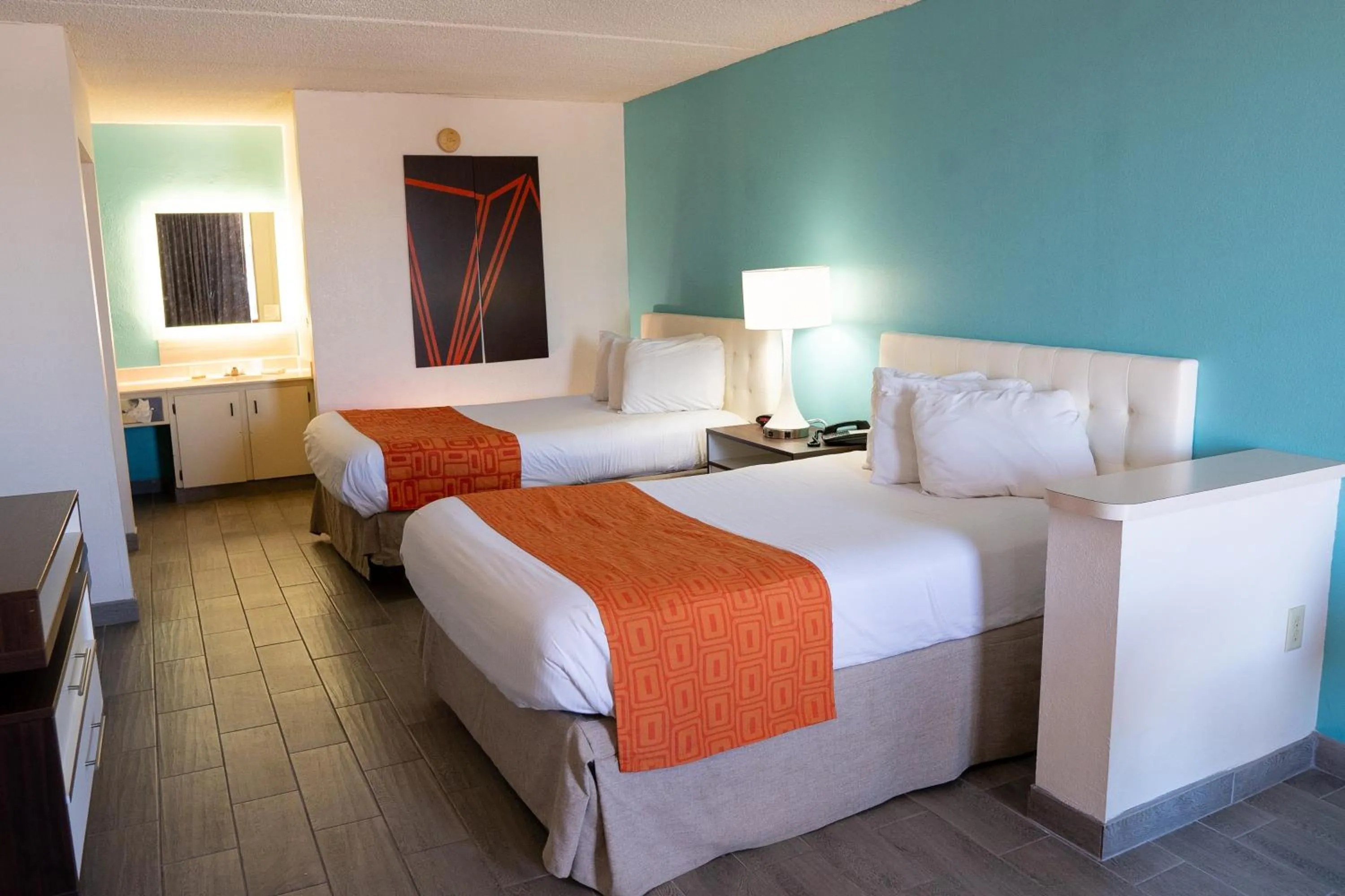 Bedroom, Bed in Howard Johnson by Wyndham Clearwater - Dunedin