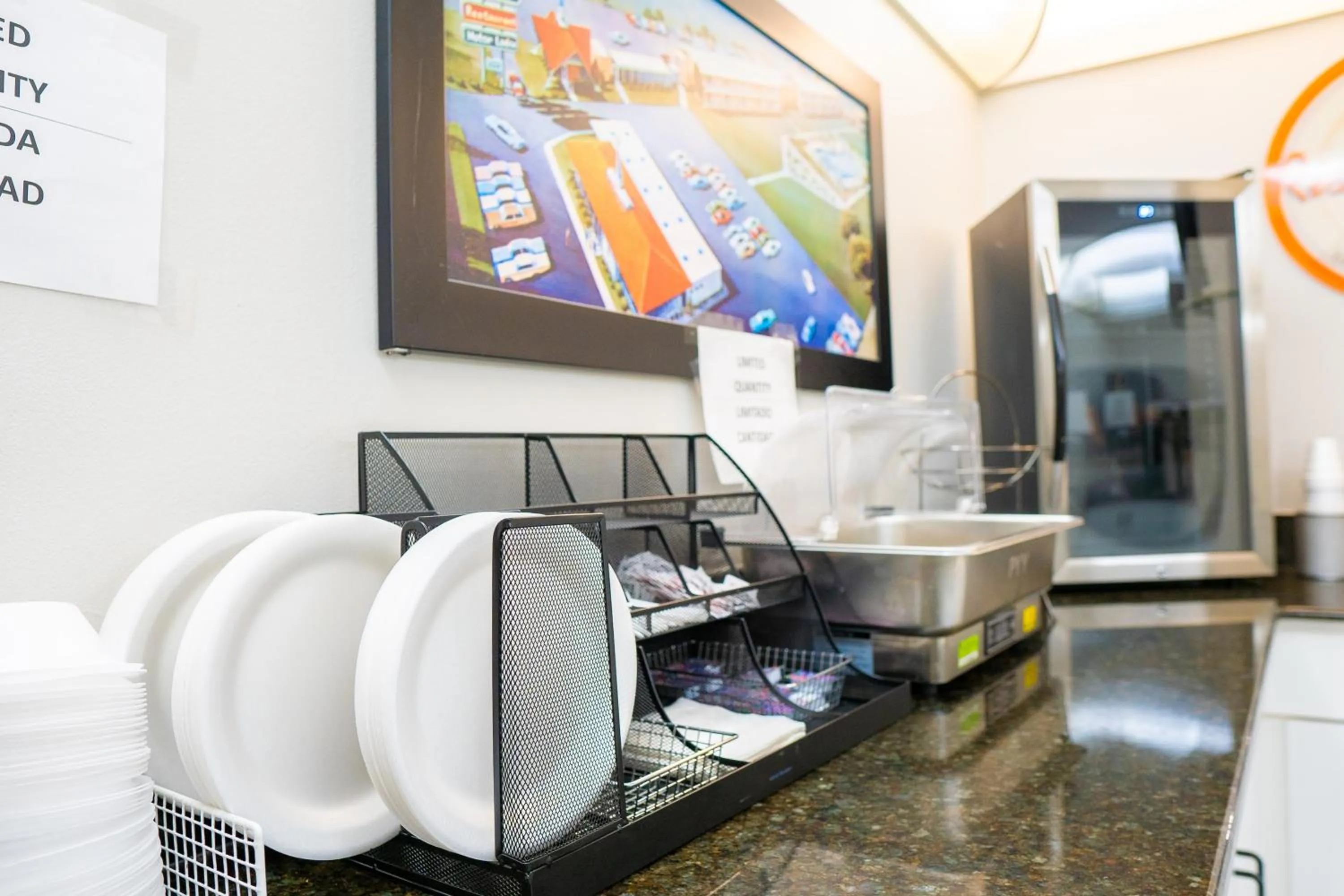 Breakfast in Howard Johnson by Wyndham Clearwater - Dunedin