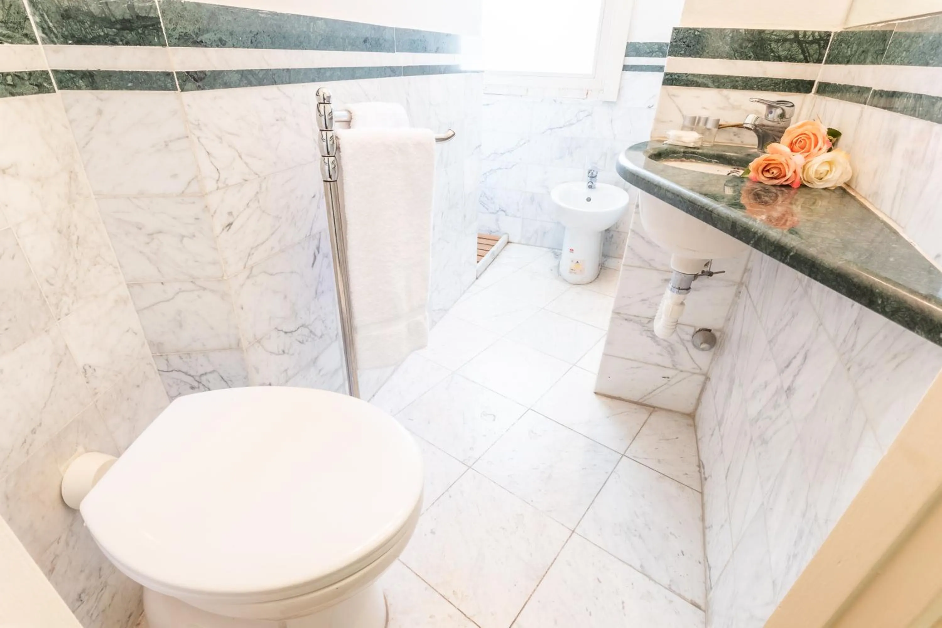 Shower in Tiny Ponte Vecchio by Mmega