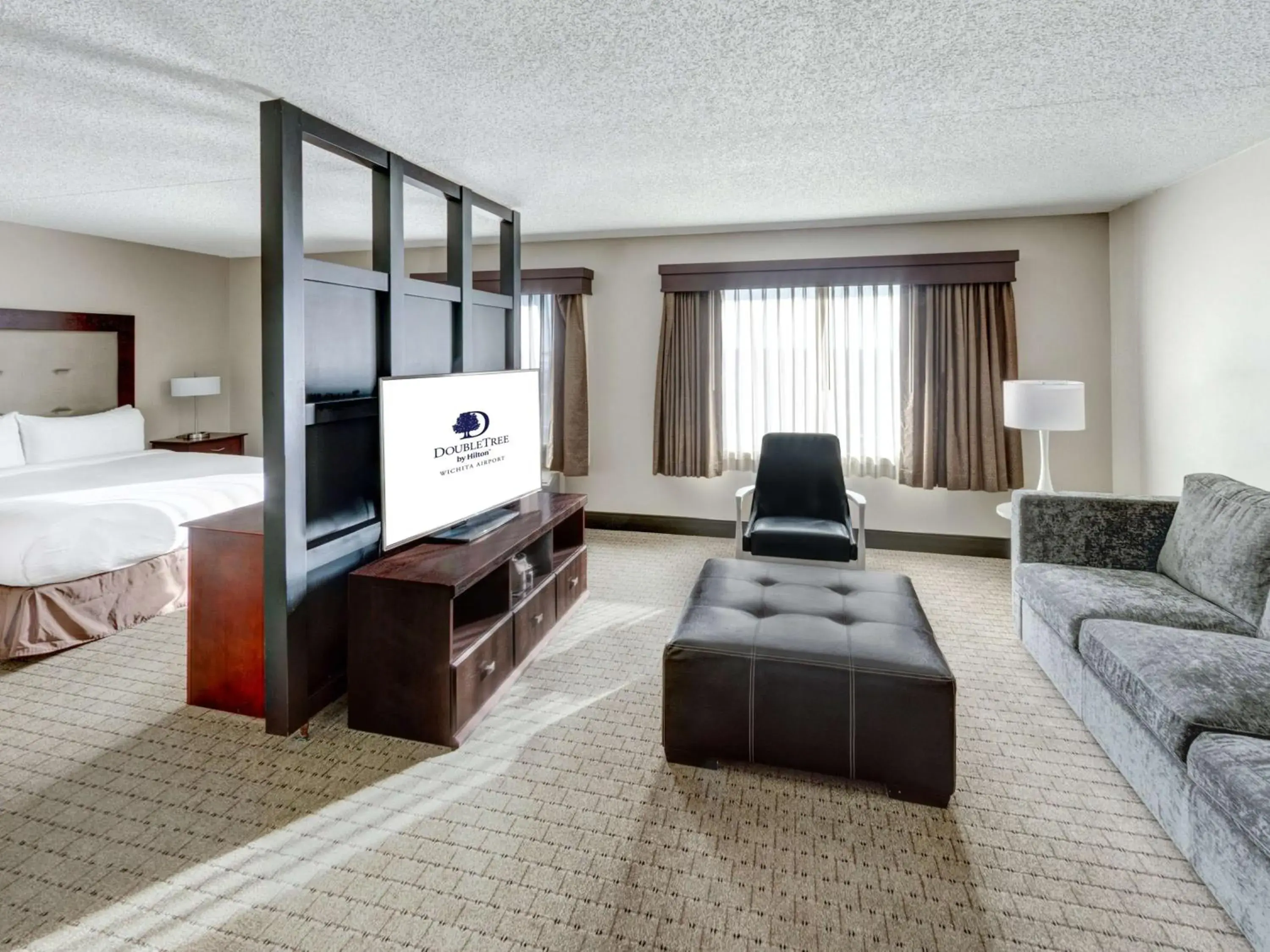 Junior King Suite in DoubleTree by Hilton Wichita Airport Junior King Suite in DoubleTree by Hilton Wichita Airport