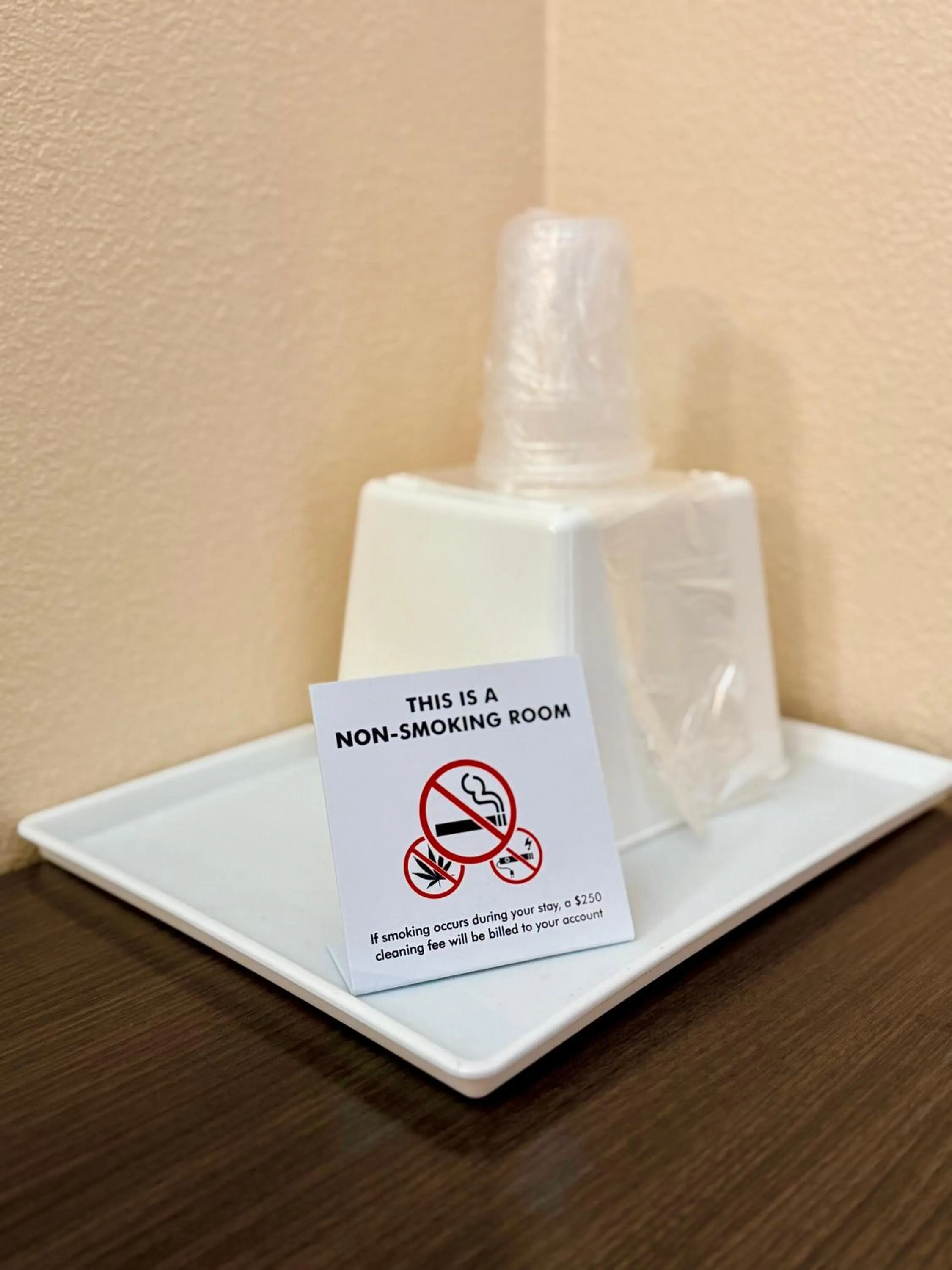 Logo/Certificate/Sign in Super 8 by Wyndham Hillsville