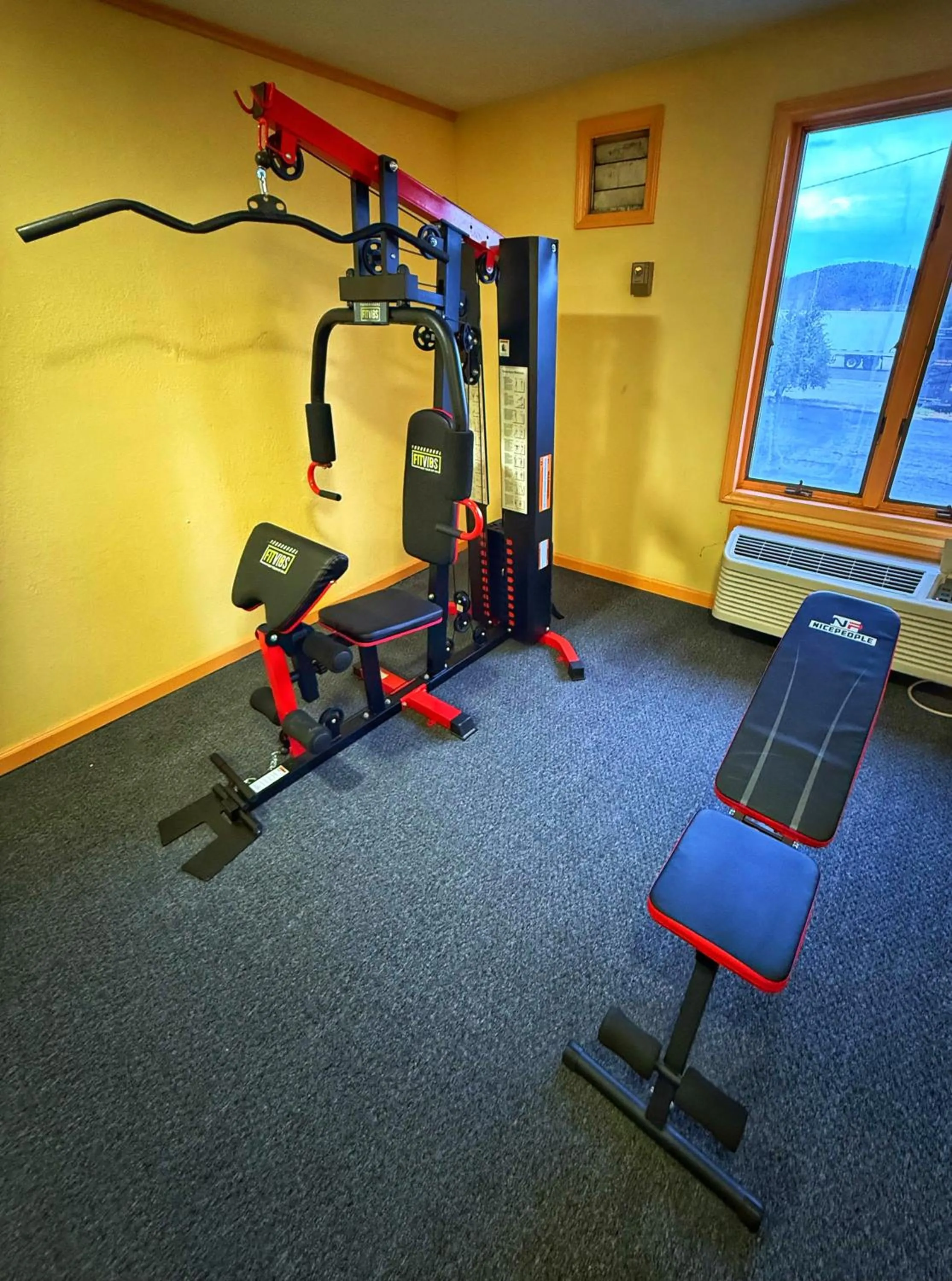 Fitness centre/facilities in Super 8 by Wyndham Hillsville