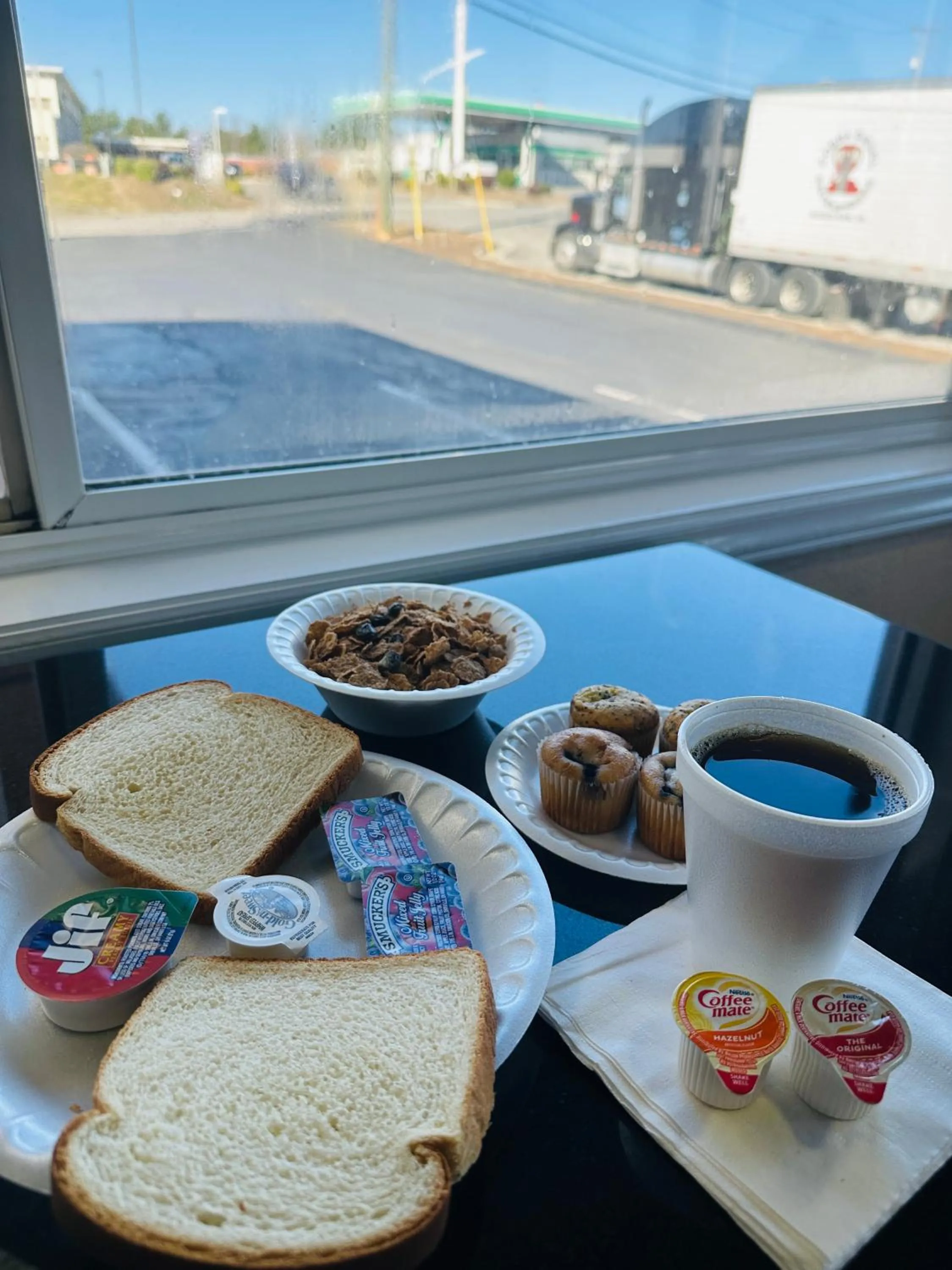 Food and drinks in Super 8 by Wyndham Hillsville