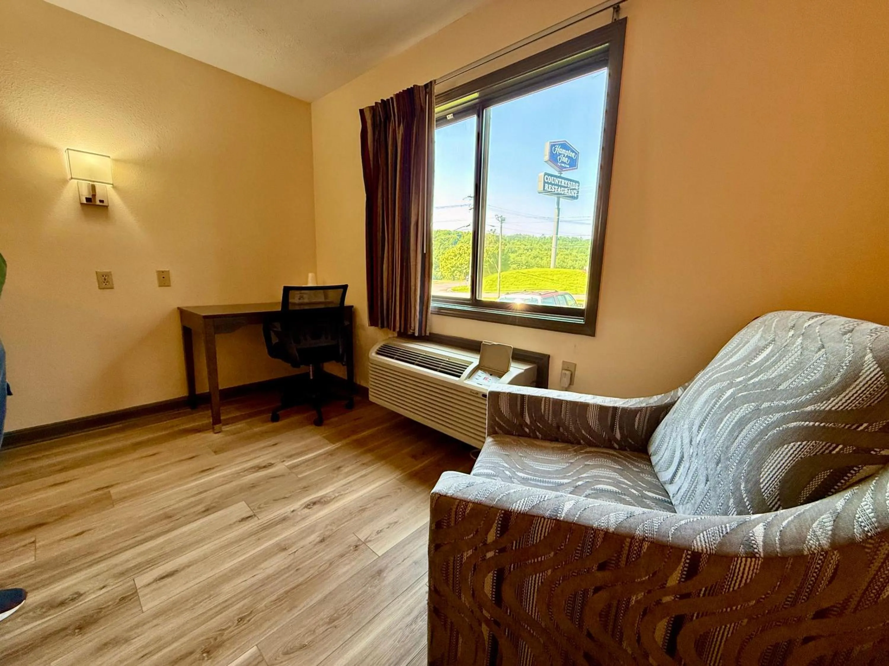 Super 8 by Wyndham Hillsville