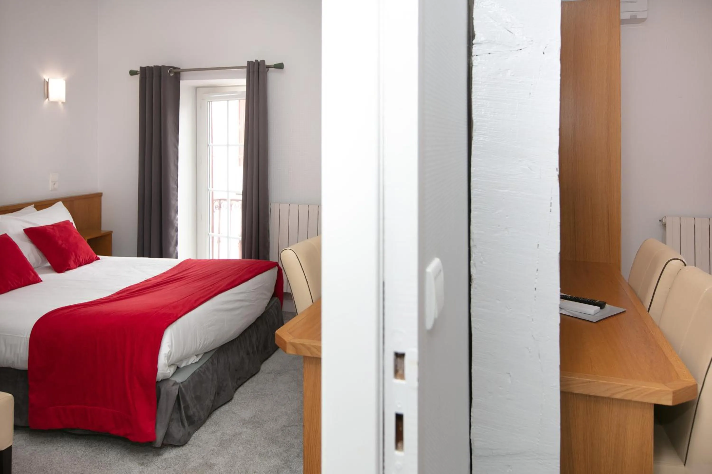 Bed in Hotel Restaurant Bonnet