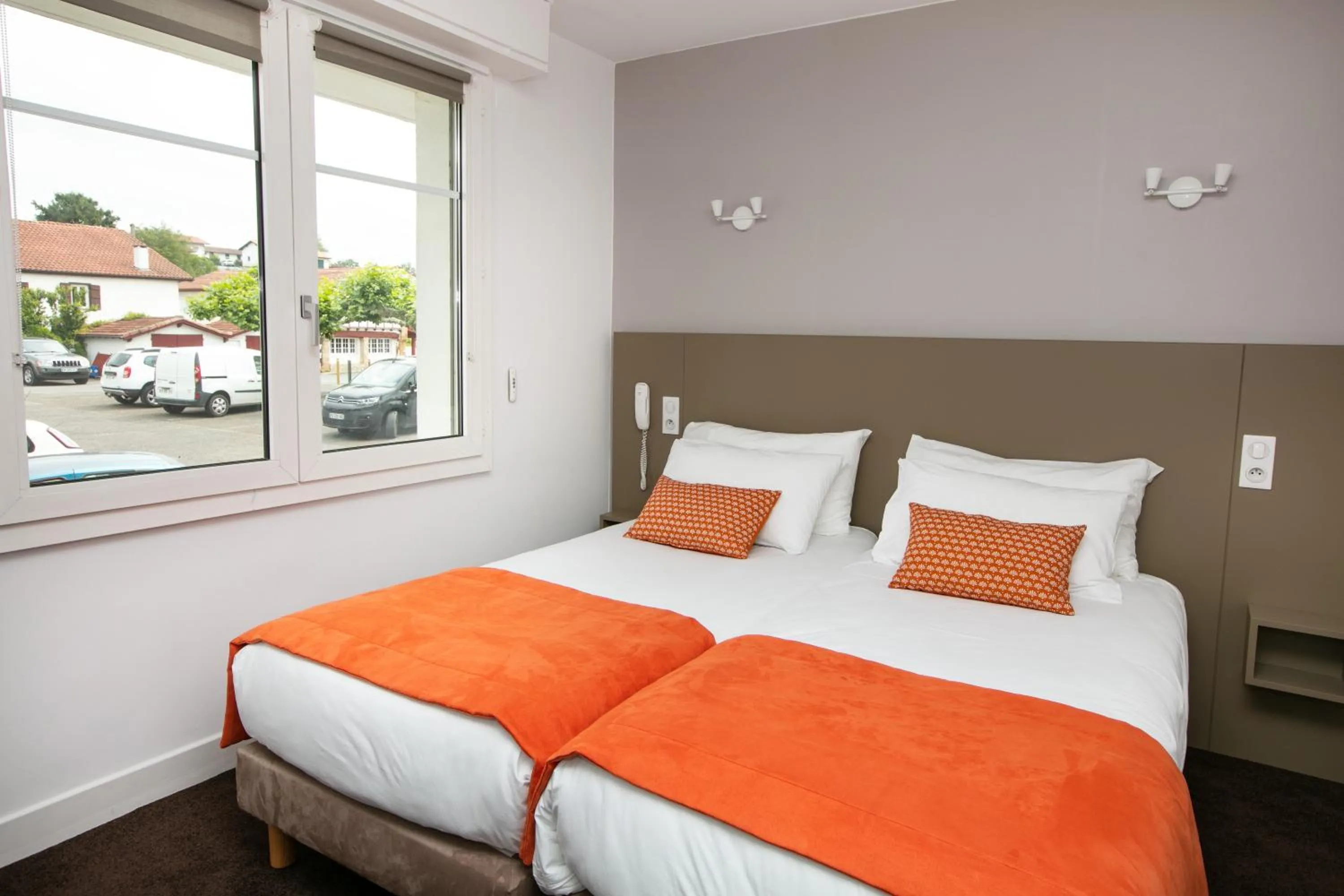 Bed in Hotel Restaurant Bonnet