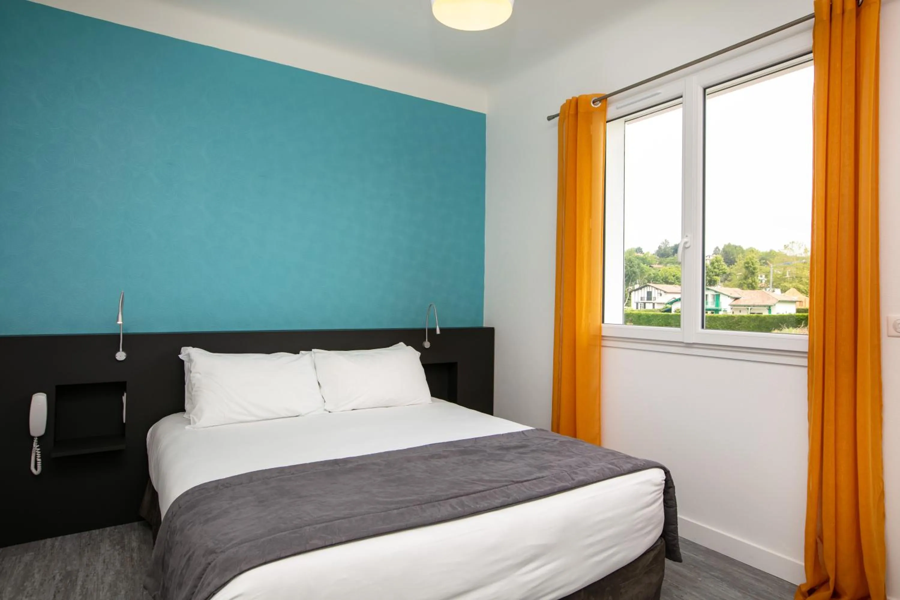 Bed in Hotel Restaurant Bonnet