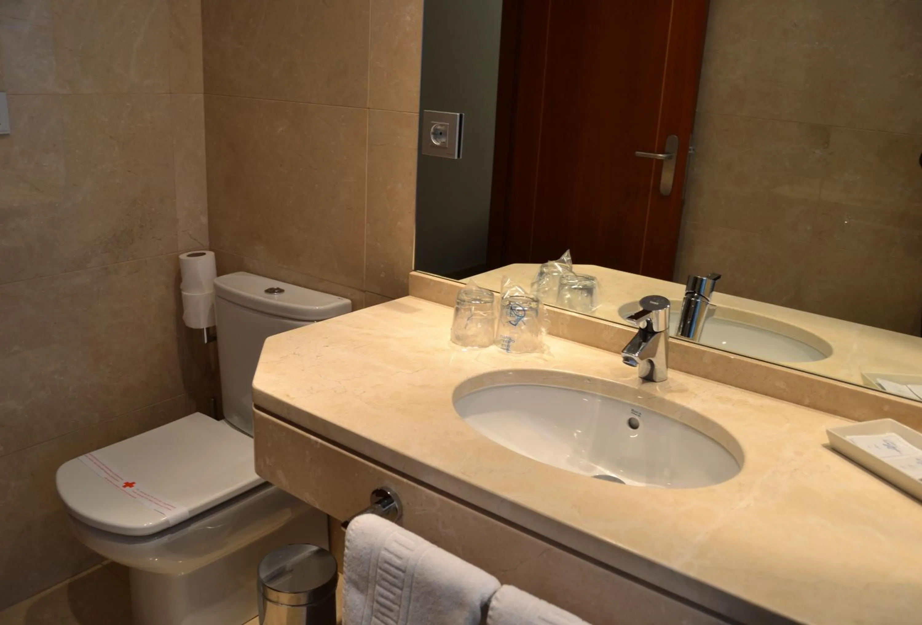 Bathroom in Hotel Jarama