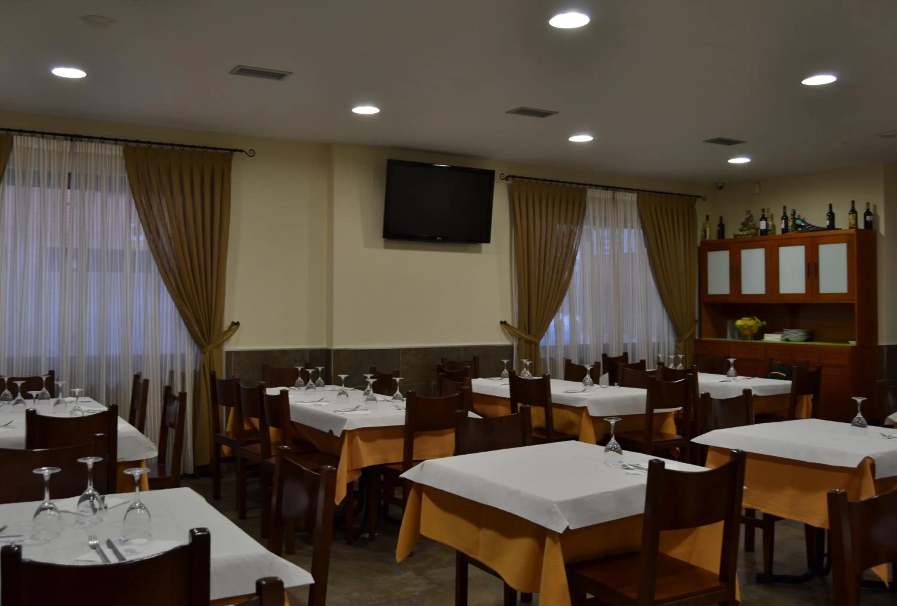 Restaurant/places to eat in Hotel Jarama