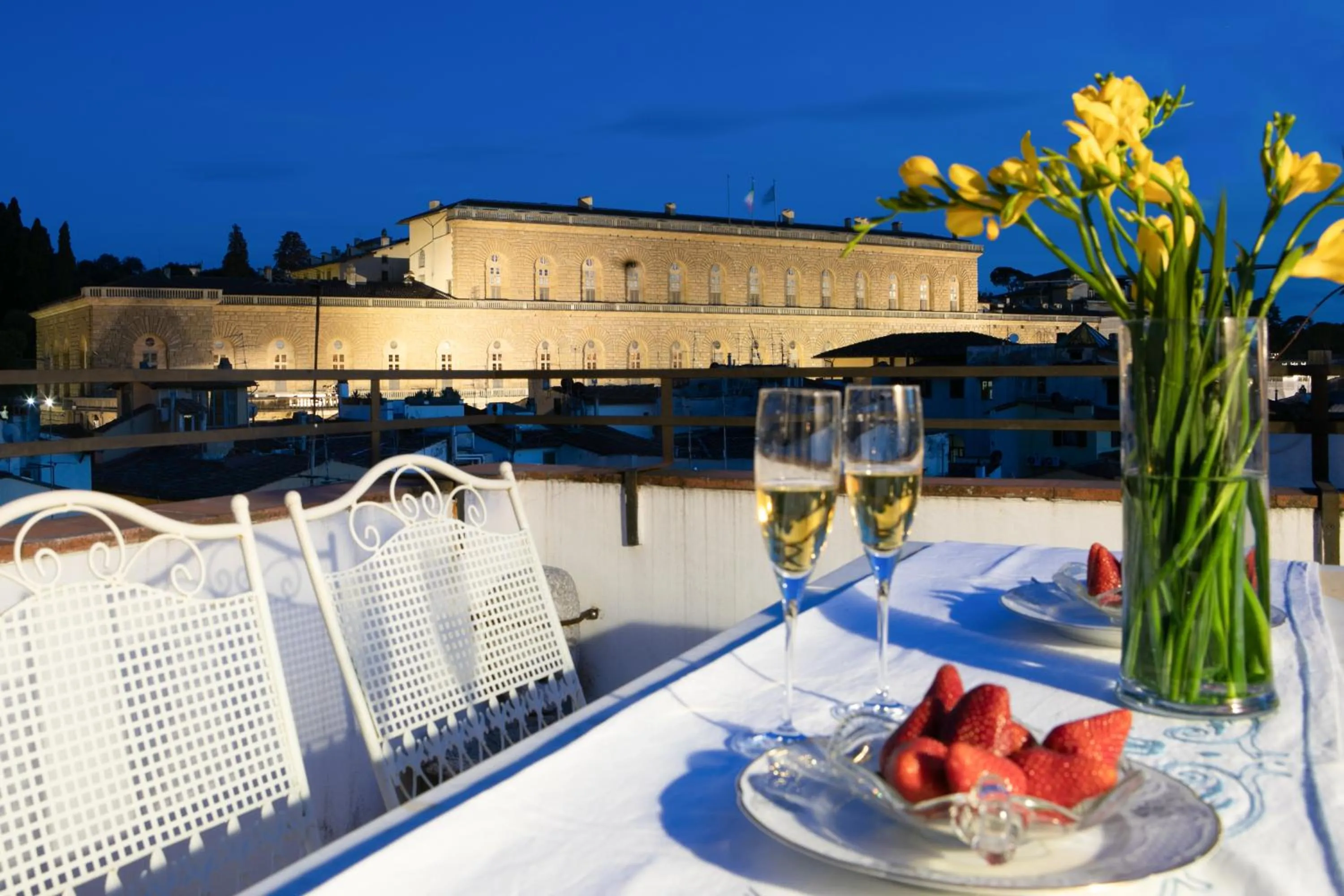Balcony/Terrace in Pitti Luxury Terrace by Mmega
