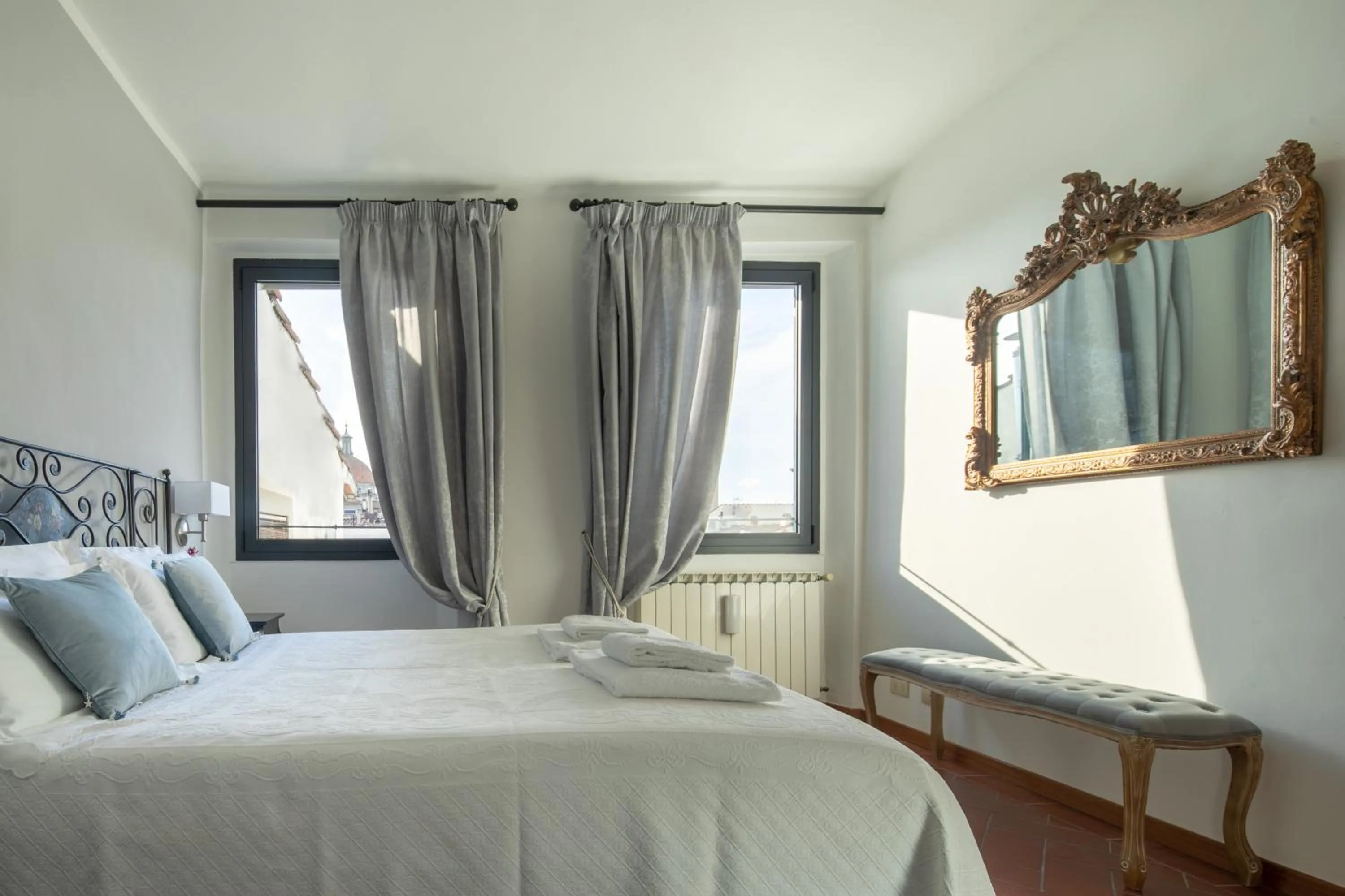 Bed in Pitti Luxury Terrace by Mmega