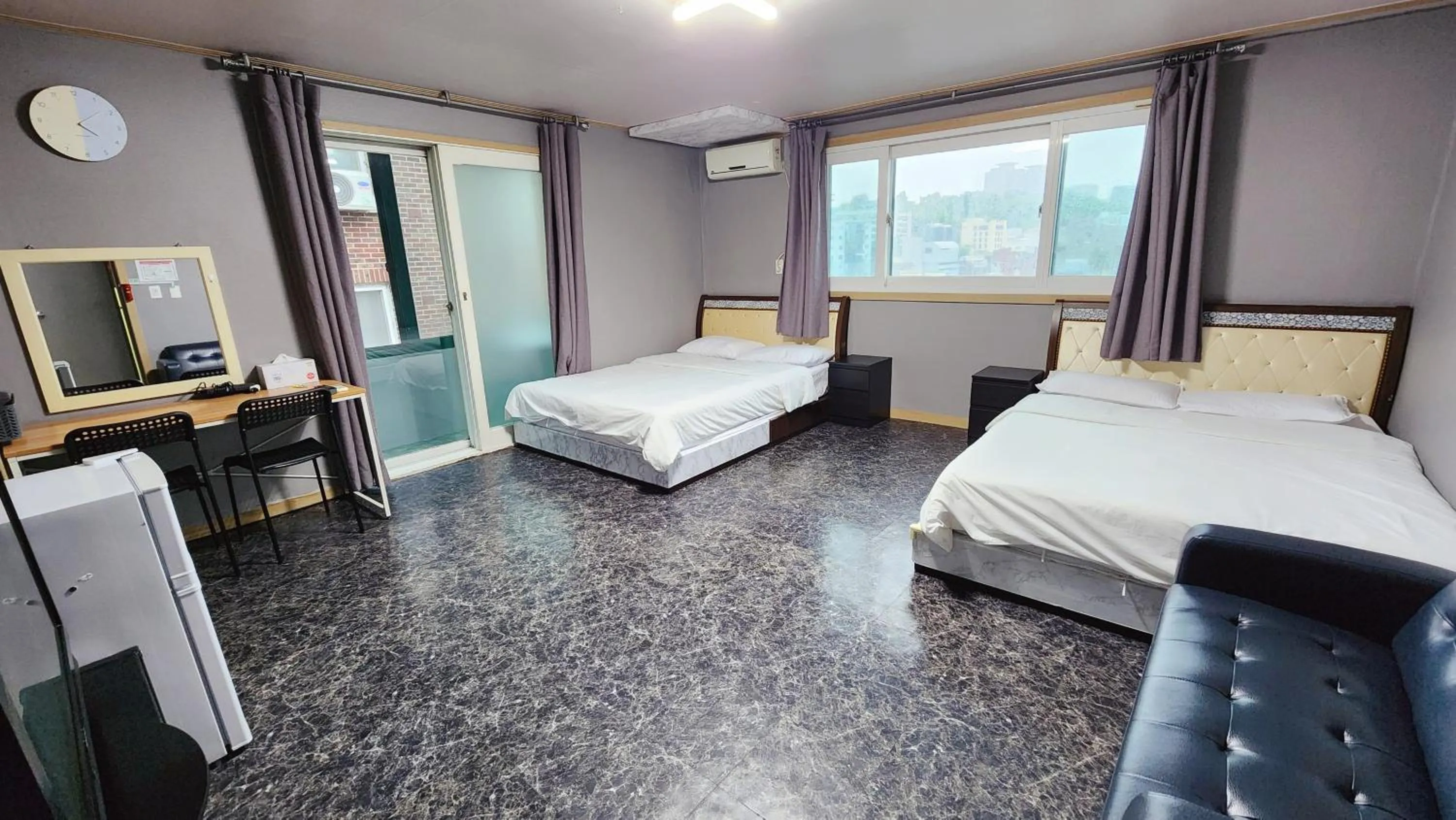 Balcony/Terrace, Bed in 1012 House Namsan - Foreigner Only