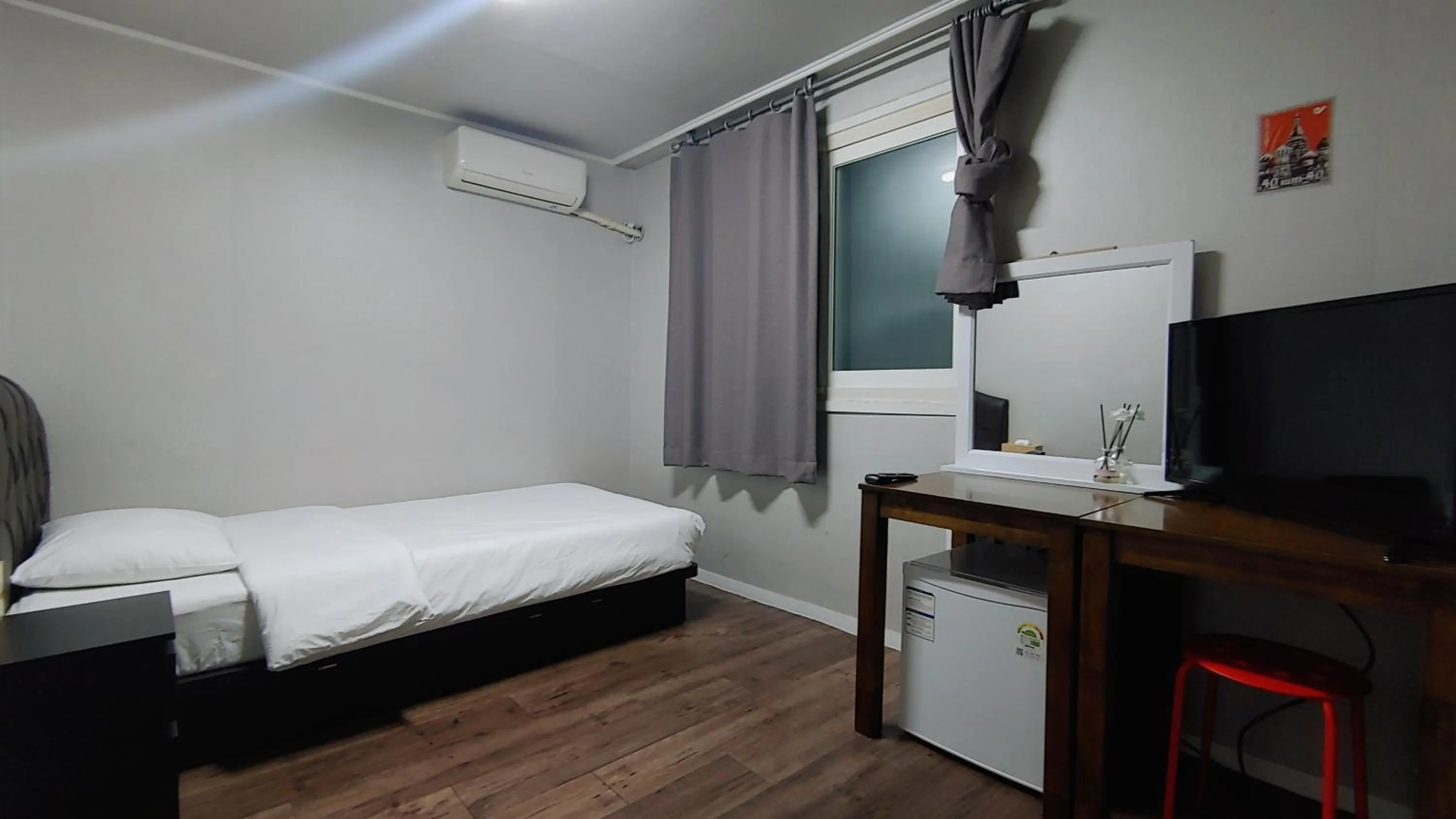 Photo of the whole room, Bed in 1012 House Namsan - Foreigner Only