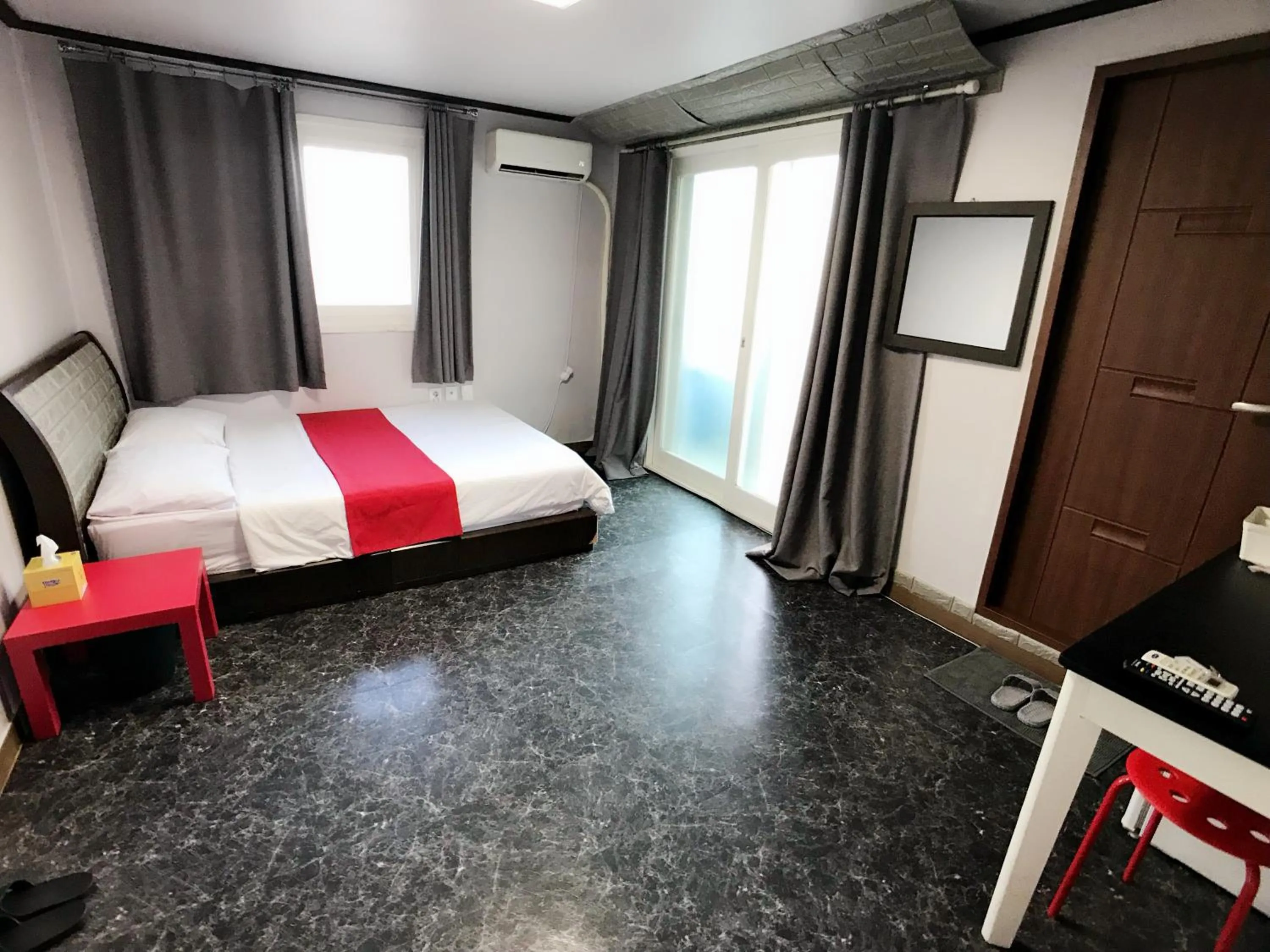 Photo of the whole room, Bed in 1012 House Namsan - Foreigner Only