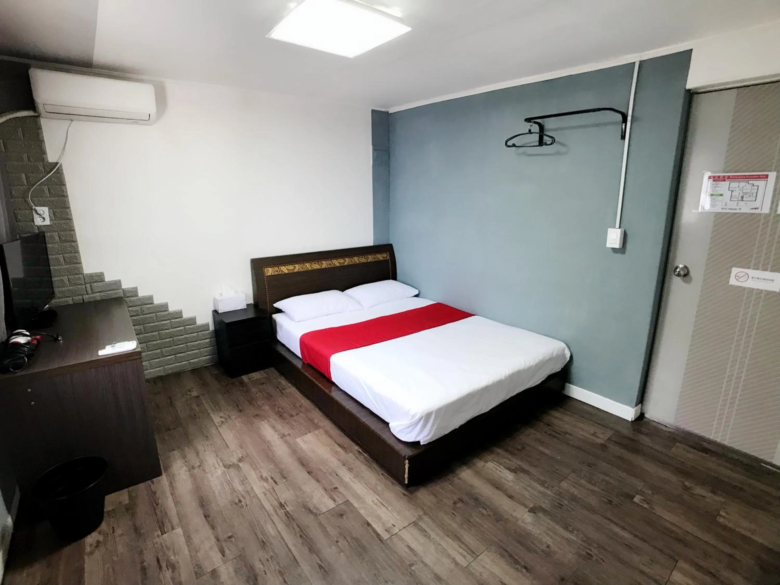 Photo of the whole room, Bed in 1012 House Namsan - Foreigner Only