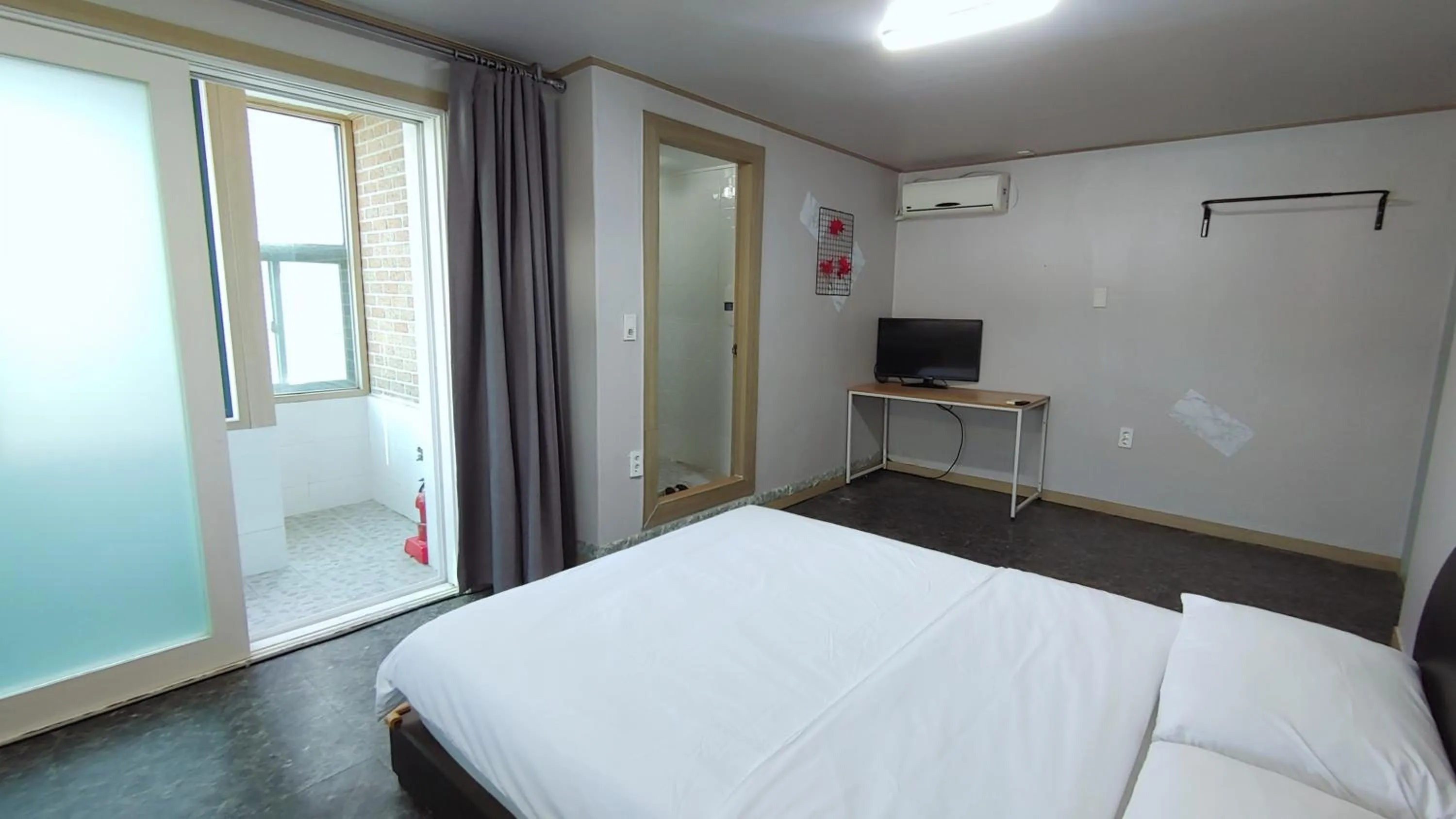 Photo of the whole room, Bed in 1012 House Namsan - Foreigner Only