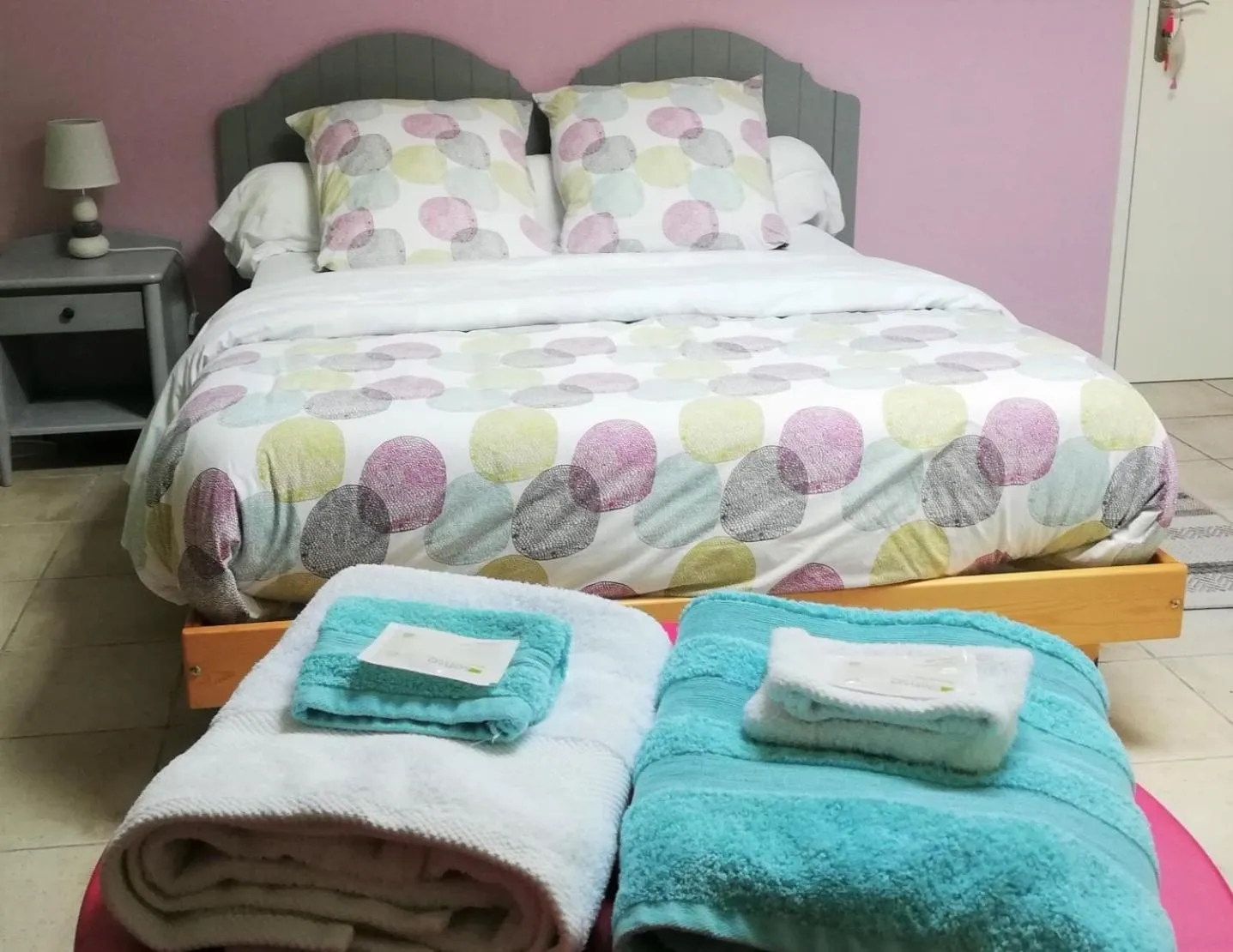 Photo of the whole room, Bed in La Goutadou