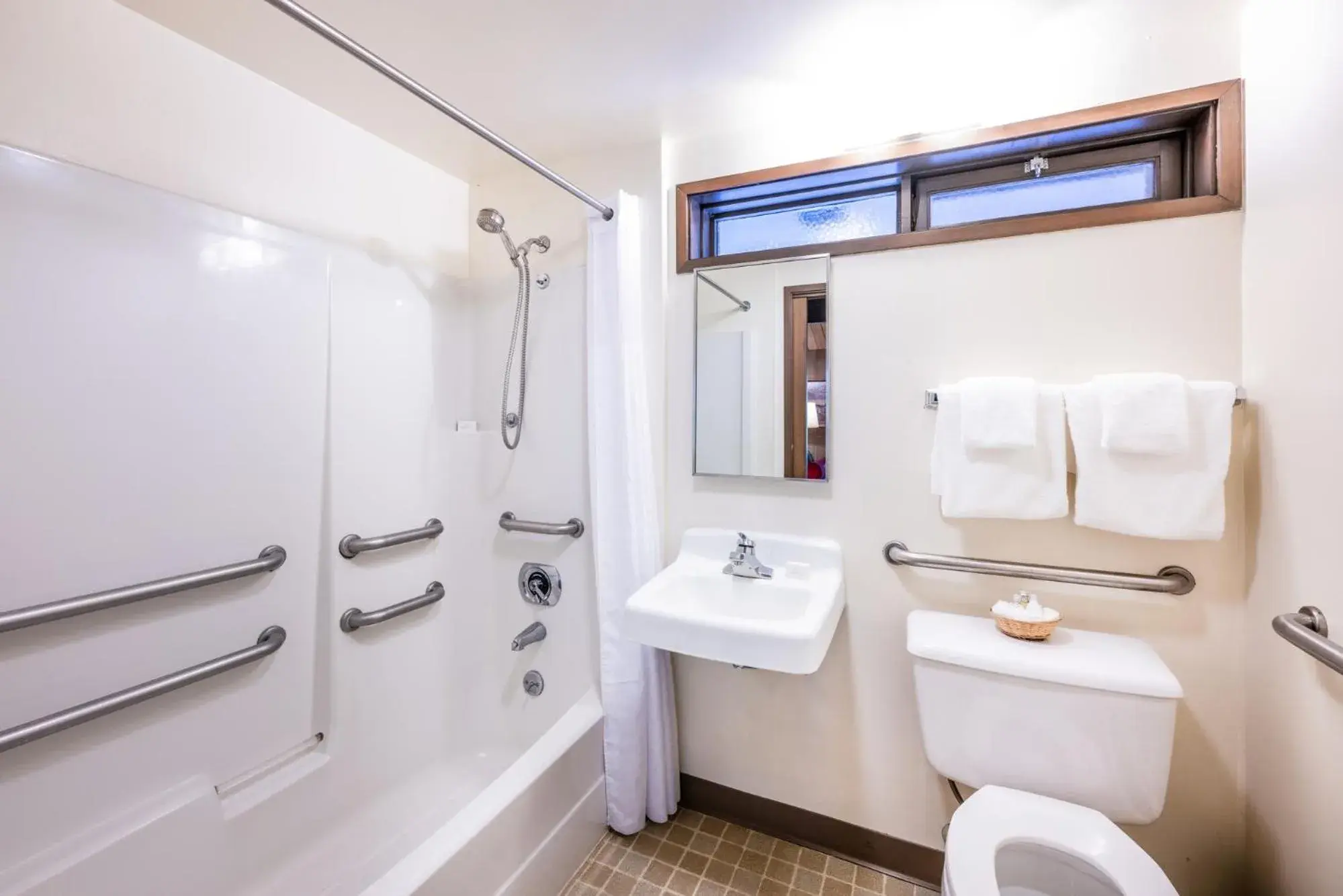 Double Room with Bay View in Glacier Bay Lodge Double Room with Bay View in Glacier Bay Lodge