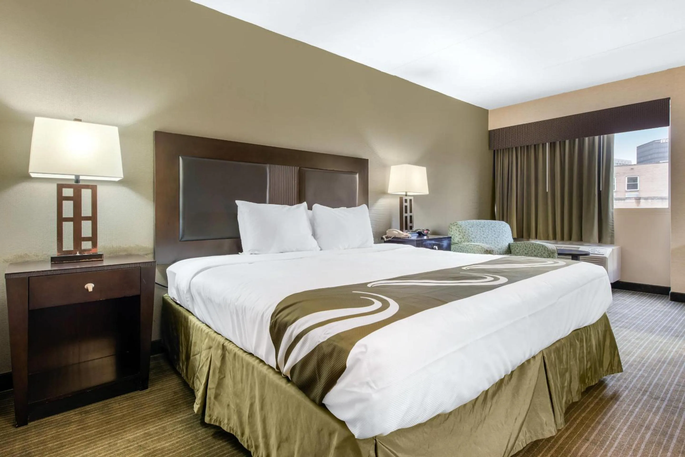 Bedroom, Bed in Quality Inn & Suites Charleston - Civic Center