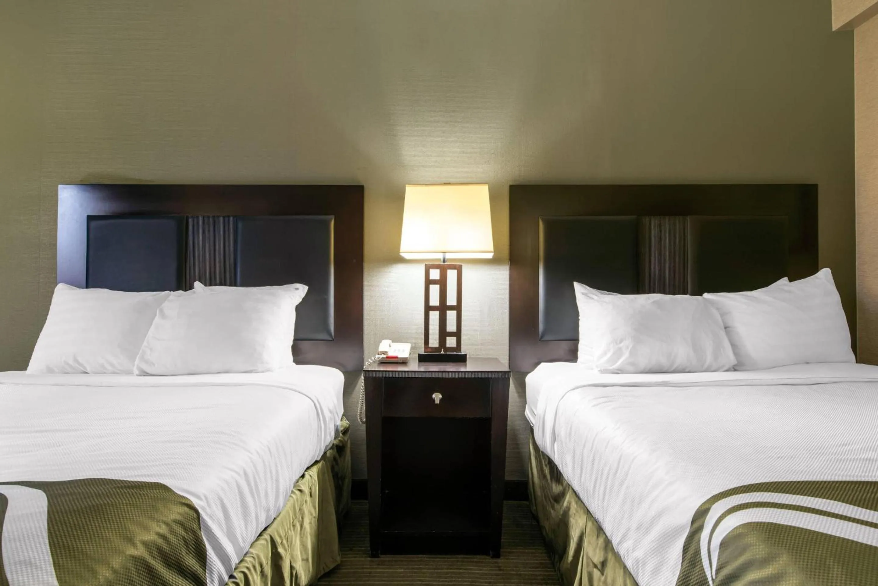 Bedroom, Bed in Quality Inn & Suites Charleston - Civic Center