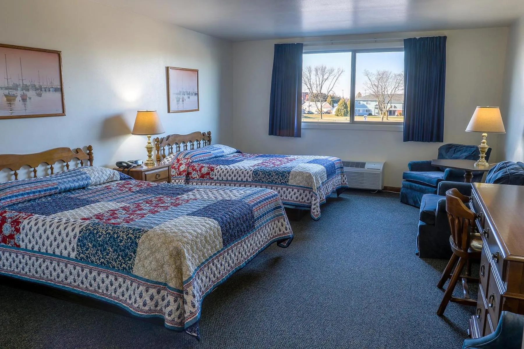 Bed in Lighthouse Inn - Two Rivers