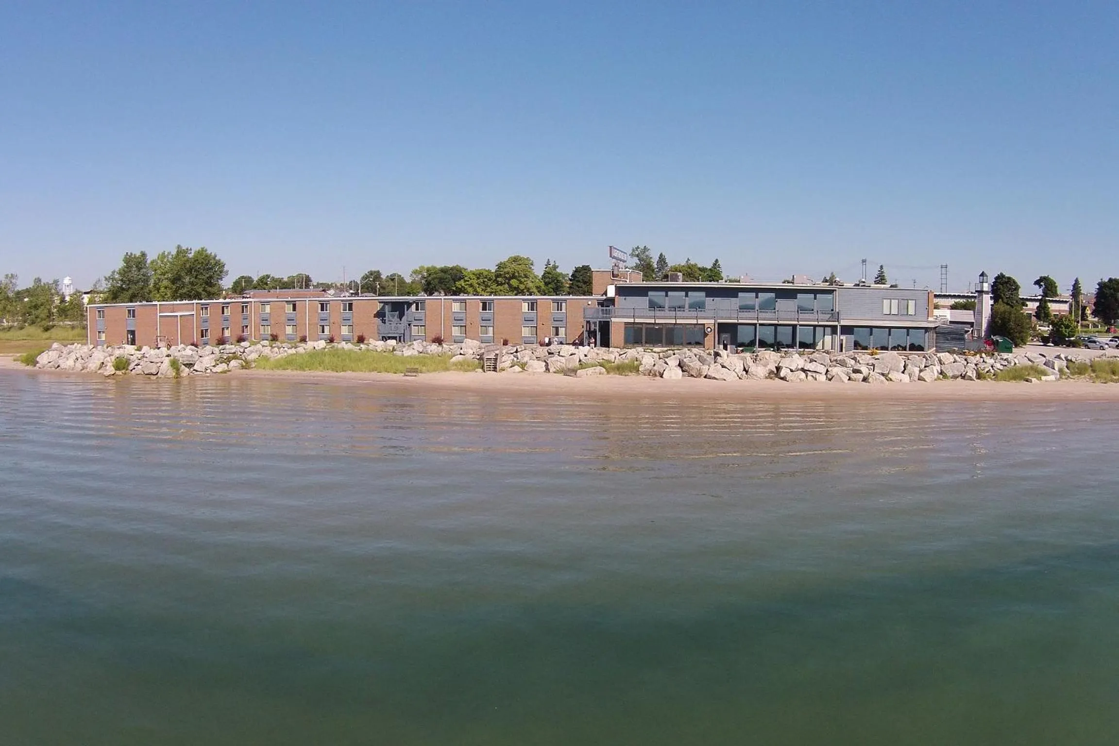 Property building in Lighthouse Inn - Two Rivers