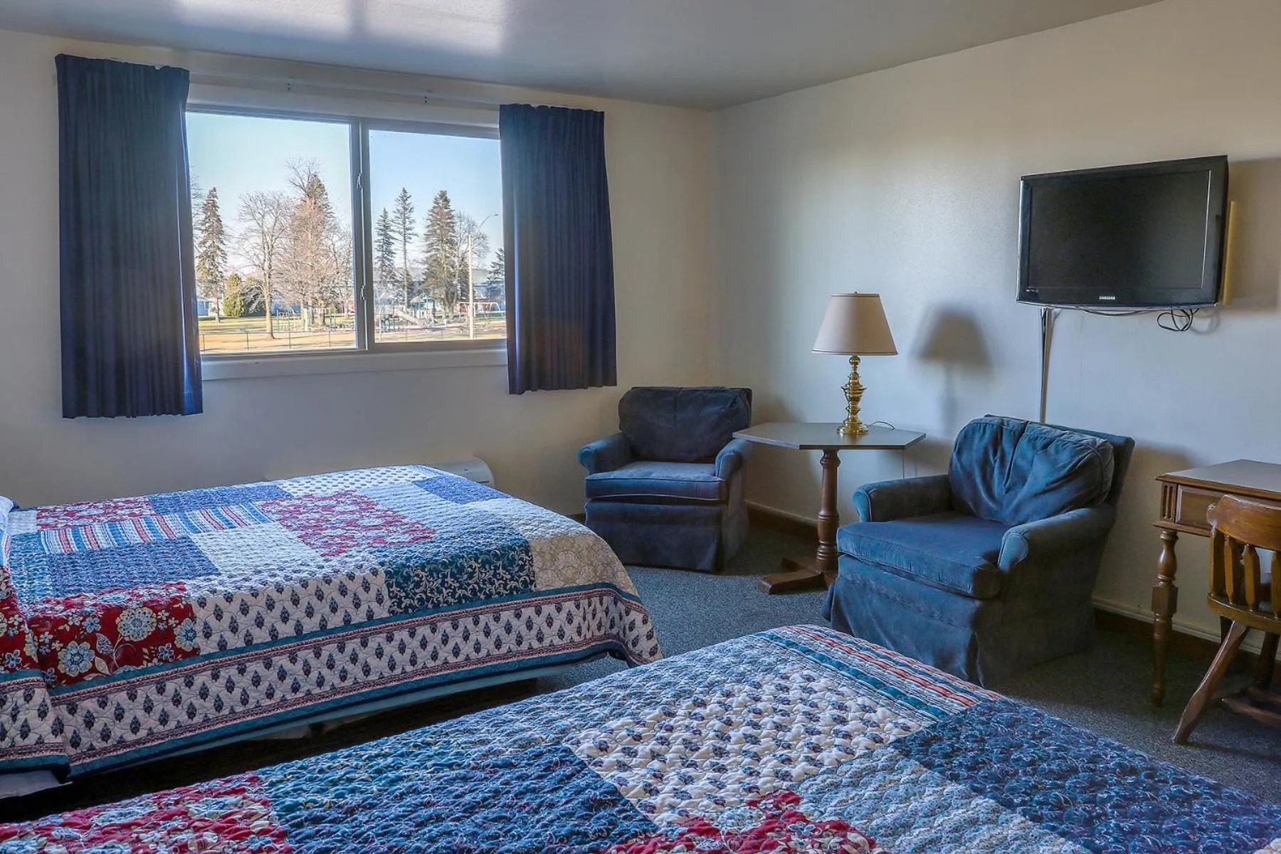 Bed in Lighthouse Inn - Two Rivers