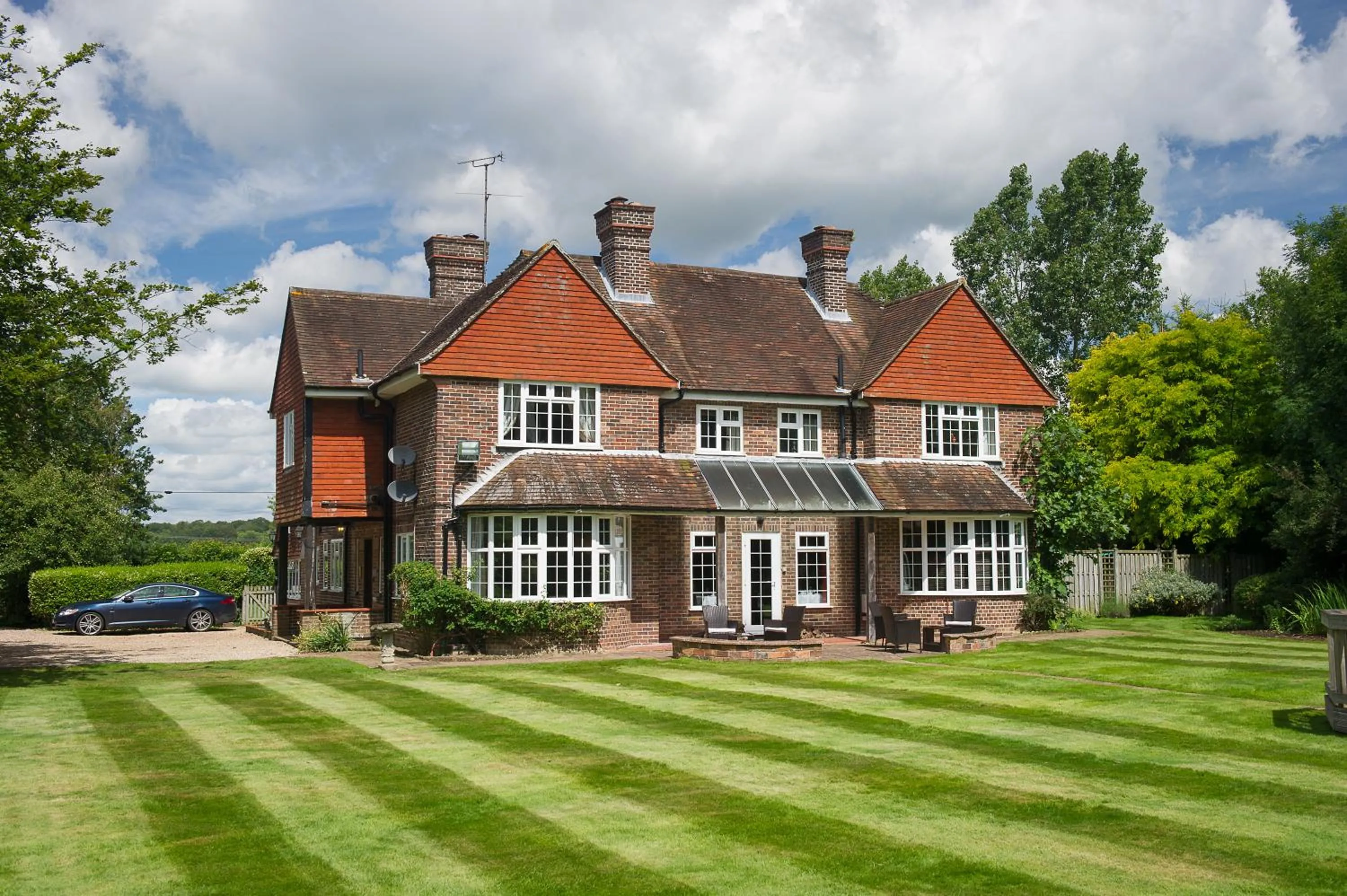 Facade/entrance in Claverton Hotel