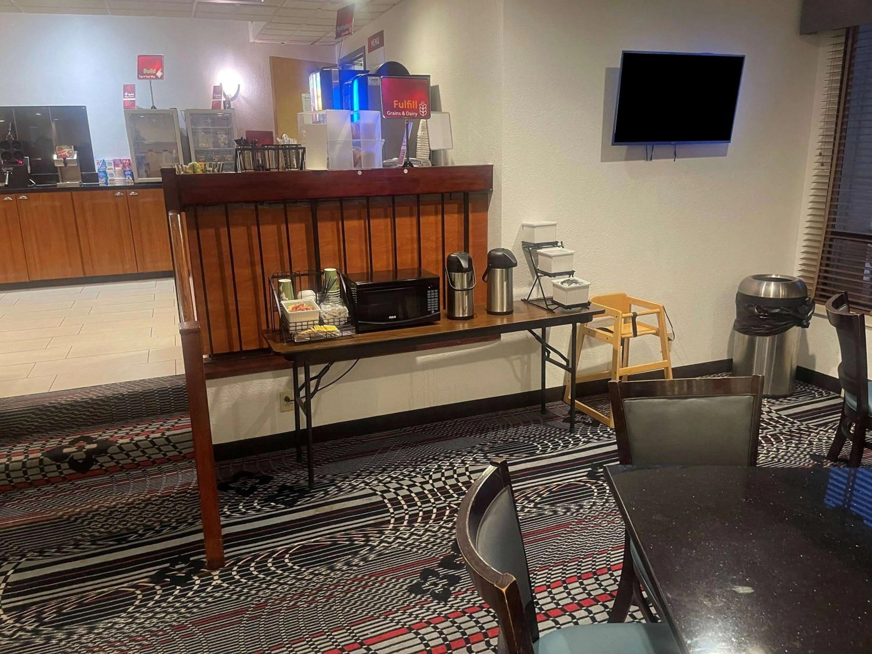 Restaurant/places to eat in Days Inn by Wyndham Englewood Dayton Airport