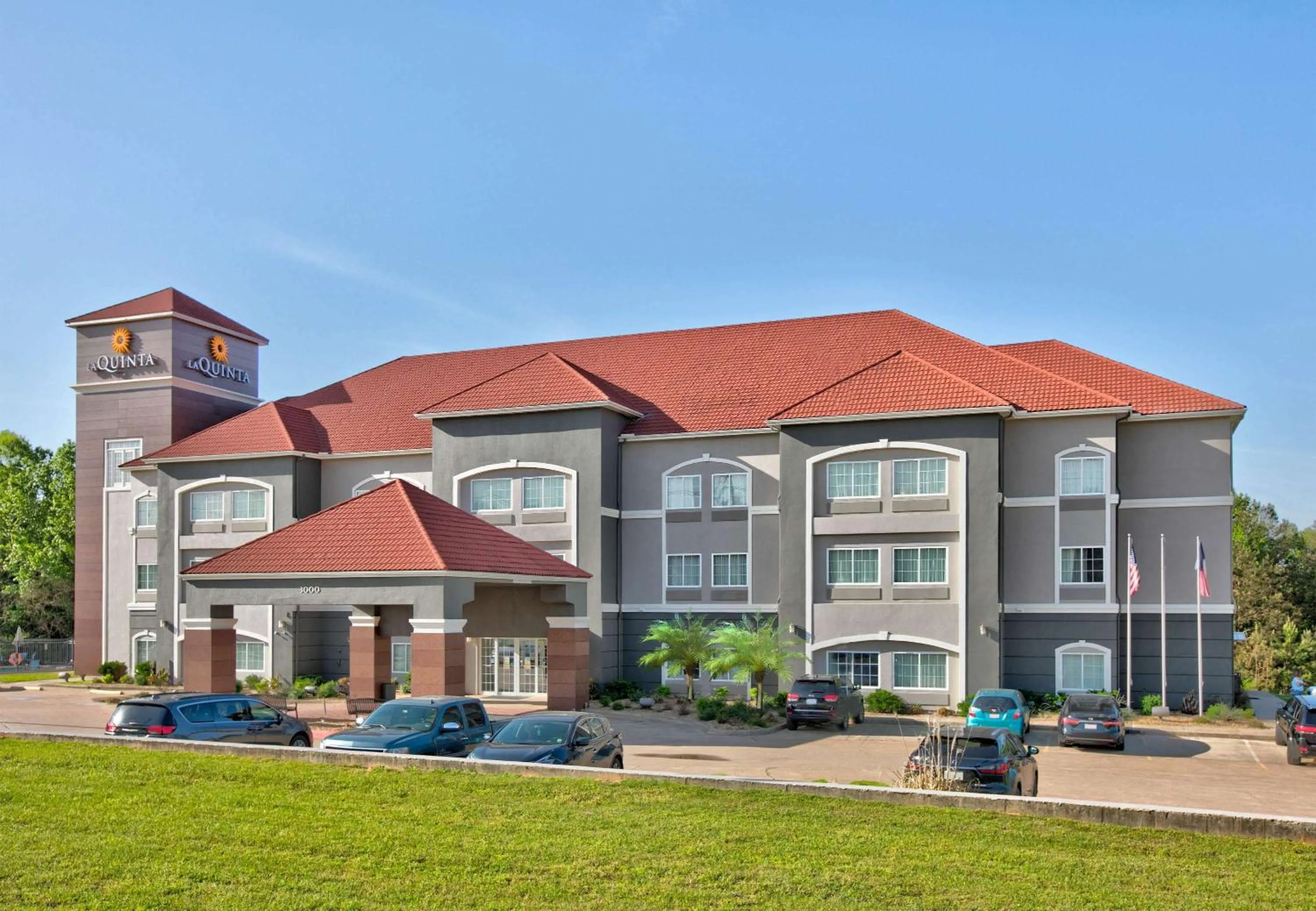 Property building in La Quinta by Wyndham Palestine