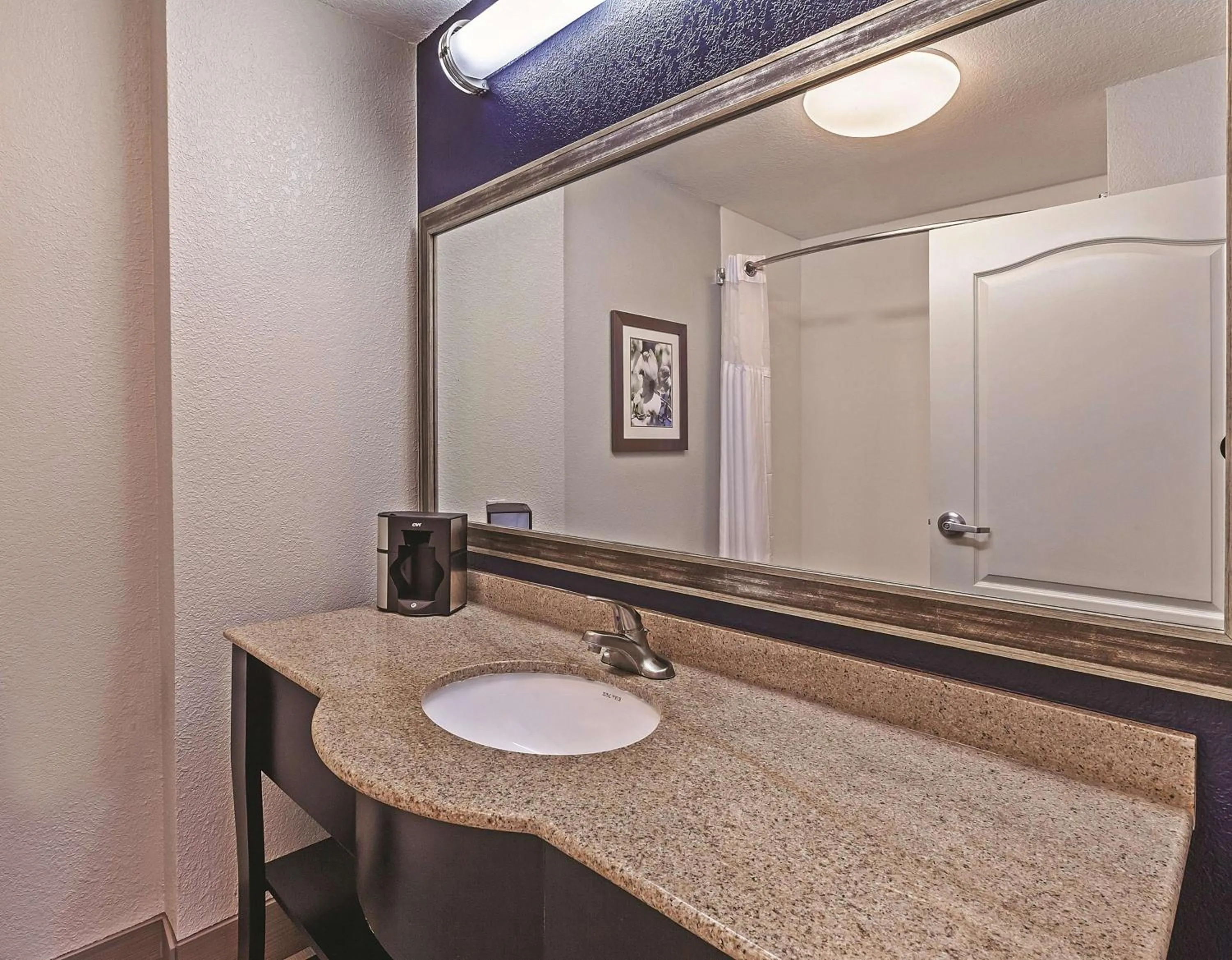 Bathroom in La Quinta by Wyndham Palestine