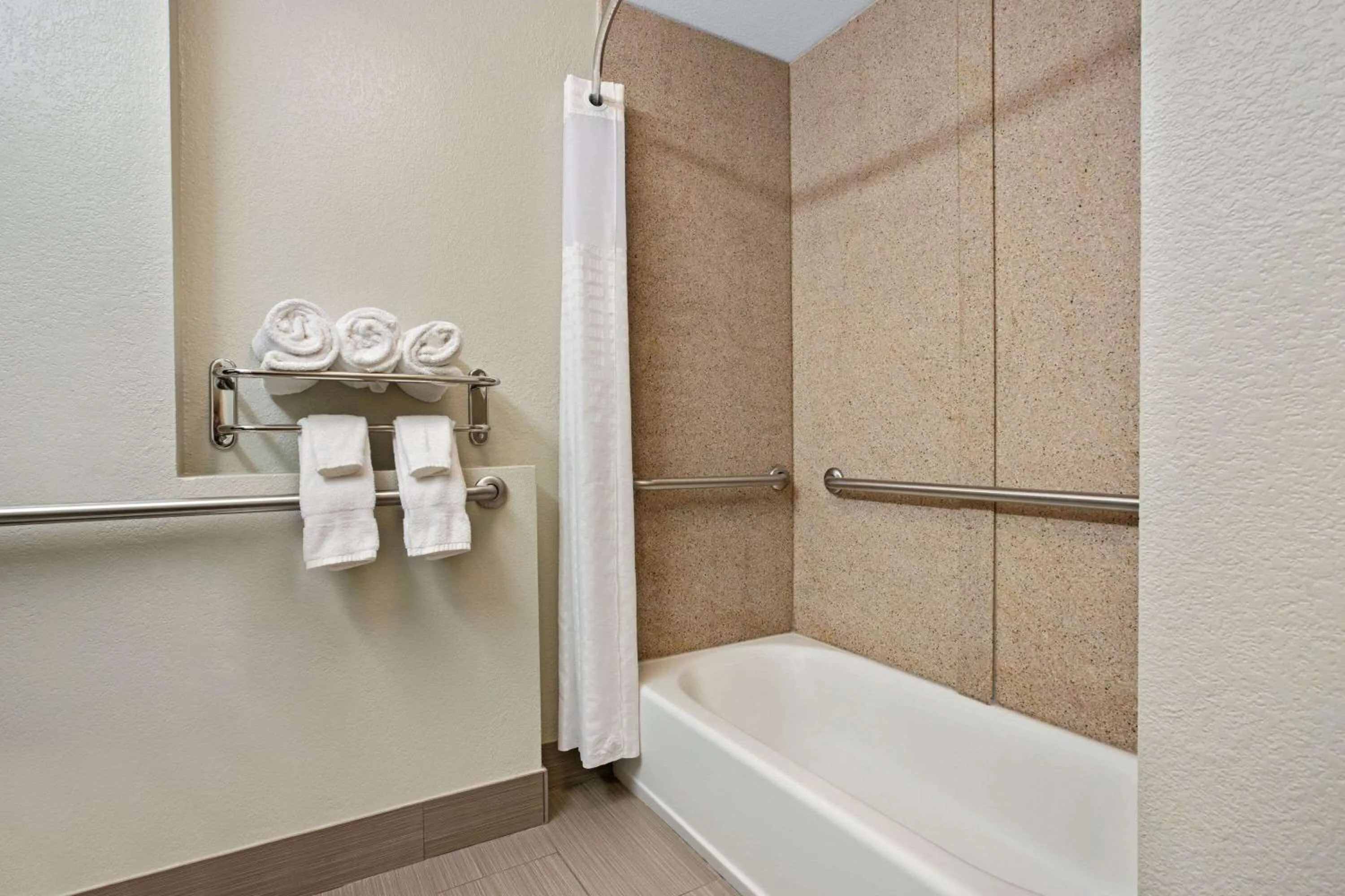 Bathroom in La Quinta by Wyndham Palestine