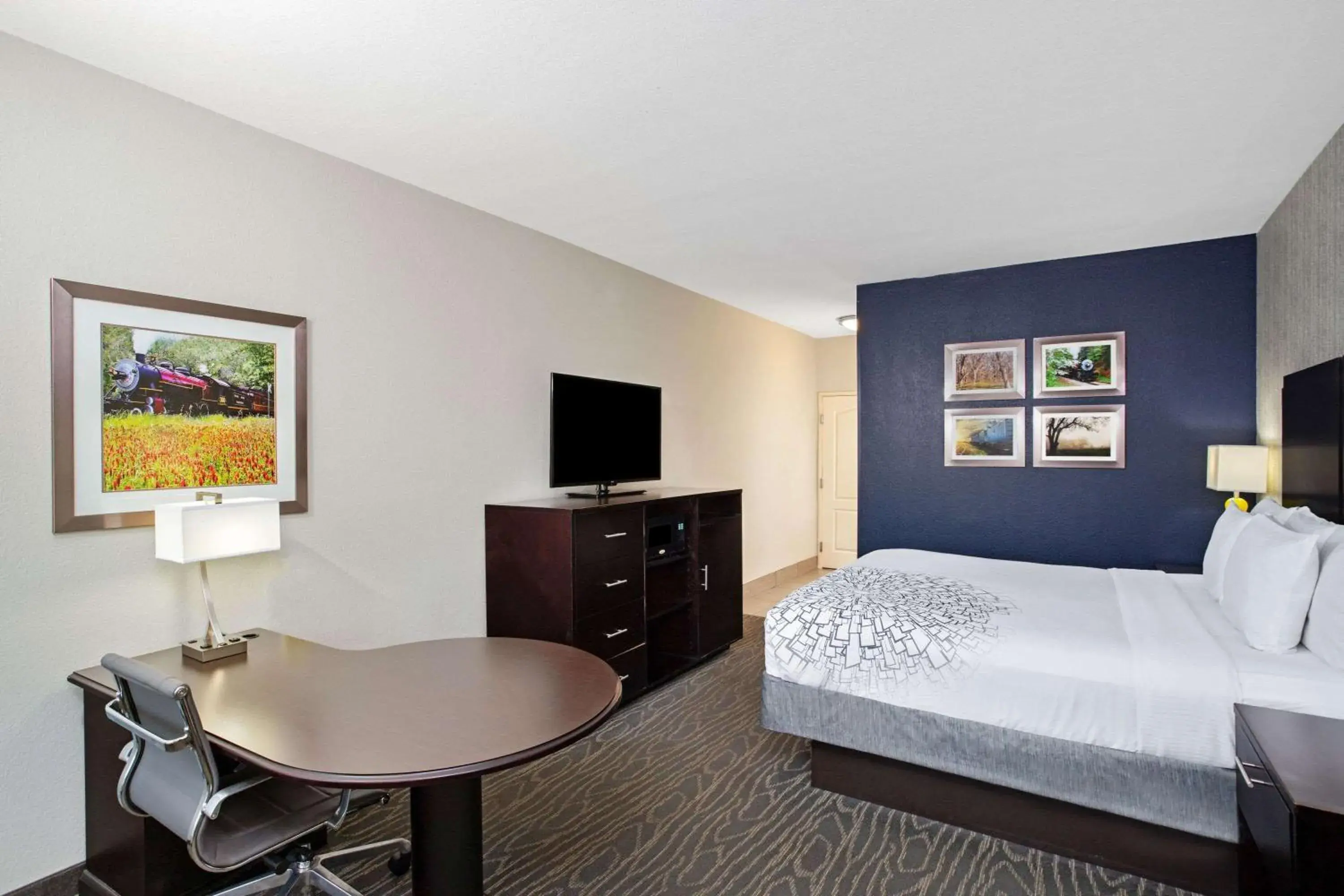 King Room with Limited View - Non-Smoking in La Quinta by Wyndham Palestine King Room with Limited View - Non-Smoking in La Quinta by Wyndham Palestine